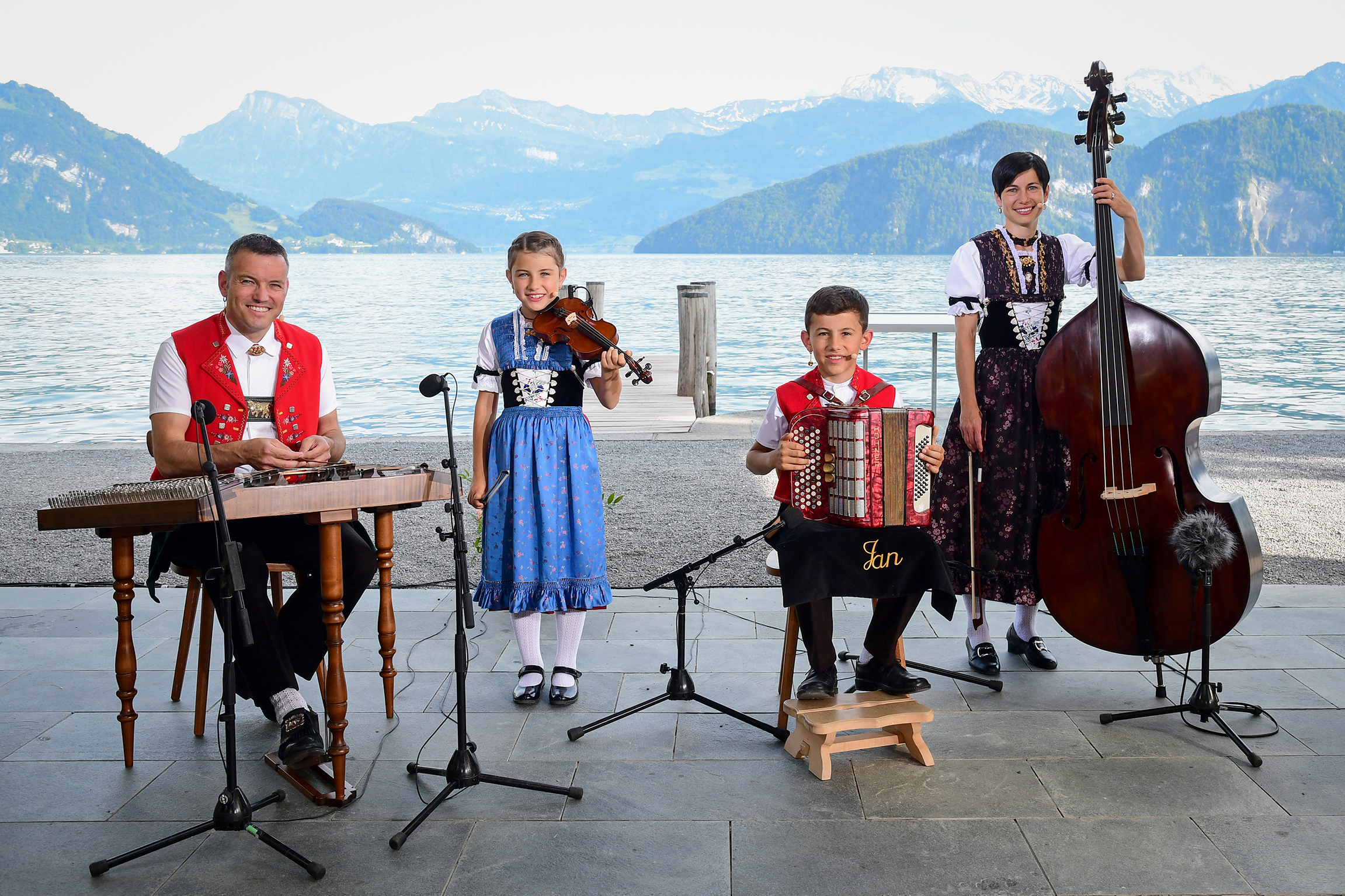 Potzmusig Familiesummer Familie Haas aus Appenzell AI Familie Haas mit den Eltern Philipp und Antonia und den Kindern Jan und Anina. 2021