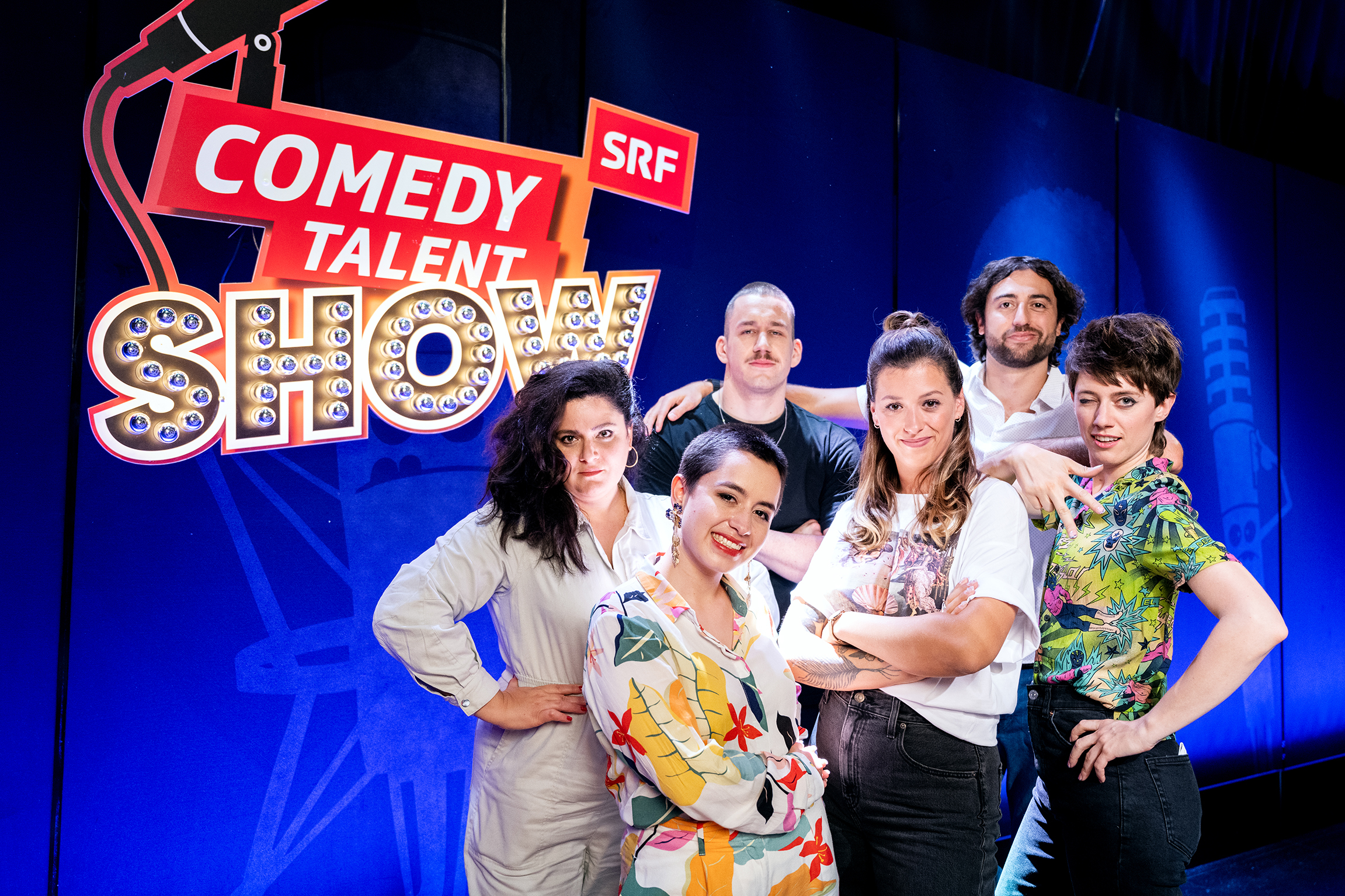 Comedy Talent Show Staffel 2021 Folge 1 Hinten: Mateo Gudenrath, Sven Ivanic Vorne: Rebekka Lindauer, Caro Knaack, Lisa Christ, Jane Mumford