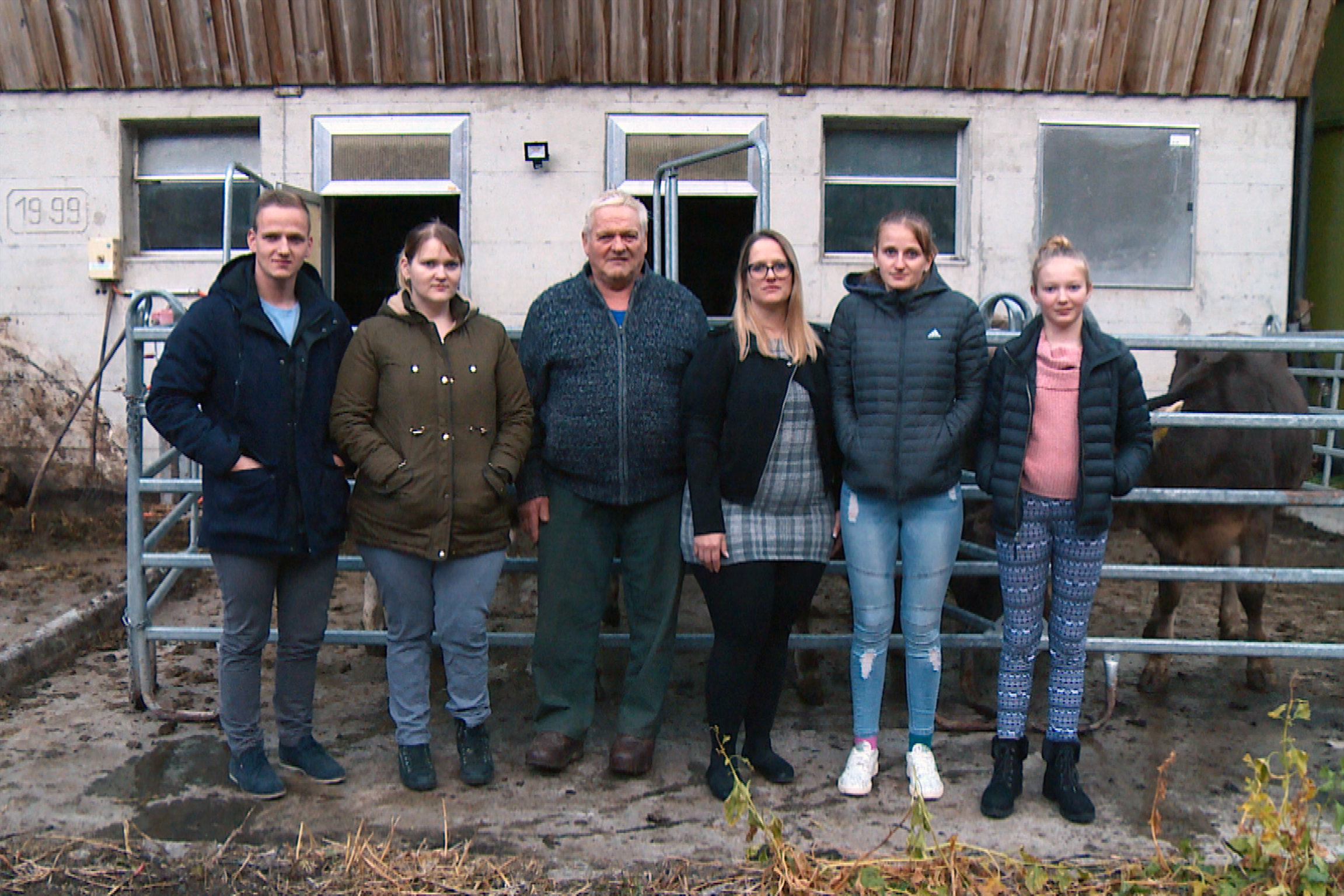 SRF DOK: Schicksal einer Bergbauernfamilie Die Bergbauernfamilie Epp wird mehrmals vom Schicksal schwer getroffen.