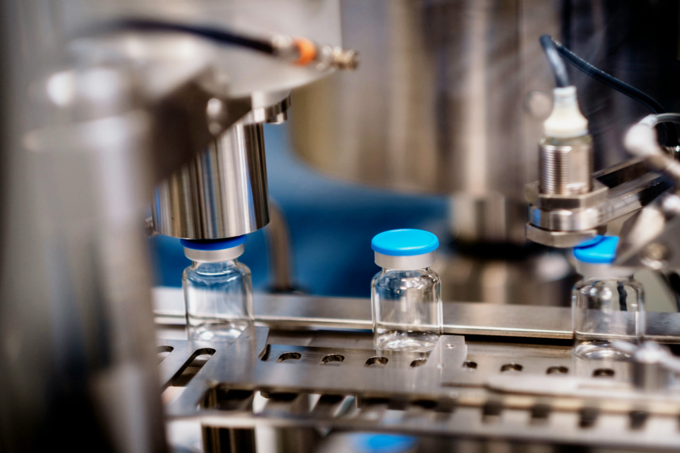 SRF DOK: Mit Lichtgeschwindigkeit zum Impfstoff - Das Projekt BioNtech Impfdose BioNTech