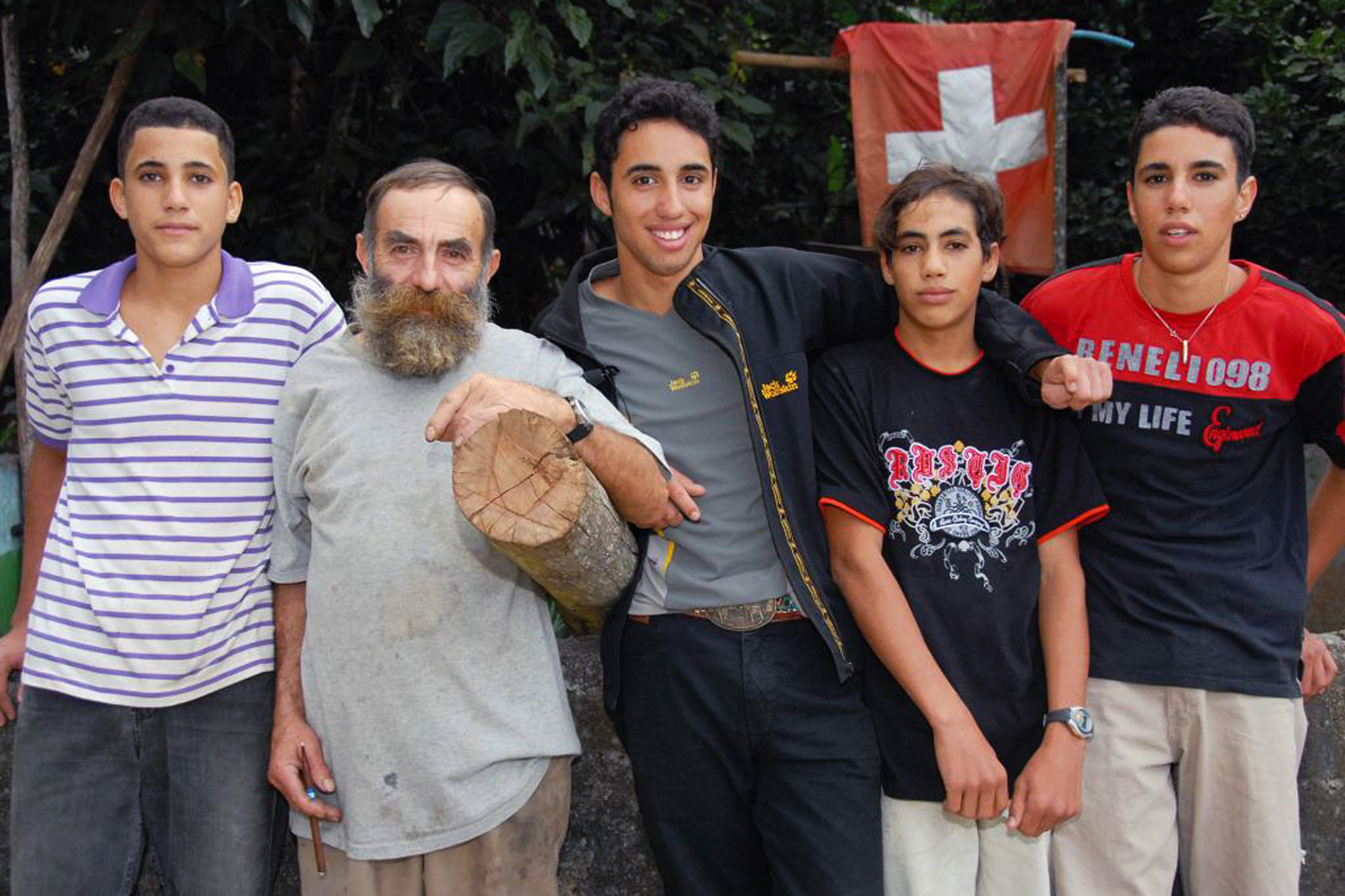 SRF DOK Kari und seine Söhne – Die Geschichte der Familie Feierabend Karl Feierabend und seine Söhne: v.l. Freddy, Kari, Carlos, Sämi und Pepe Feierabend, 2007