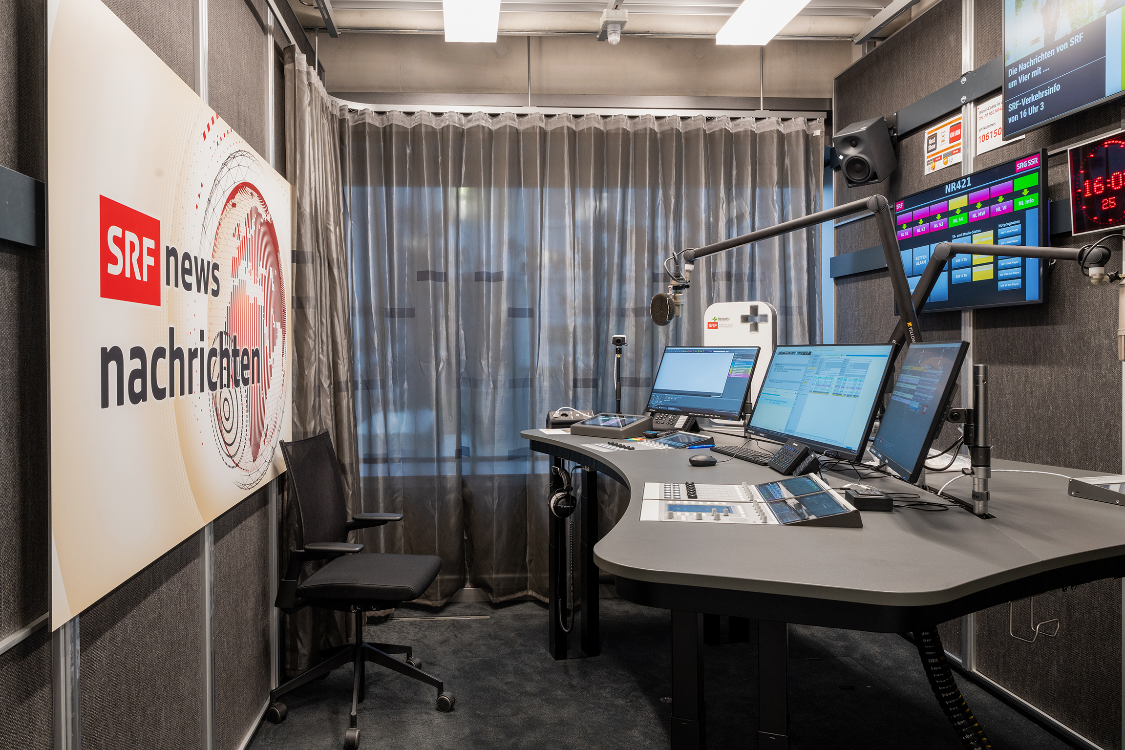 Radio SRF 4 News. Das Nachrichtenstudio im News-und Sportcenter im Studio Leutschenbach 2021