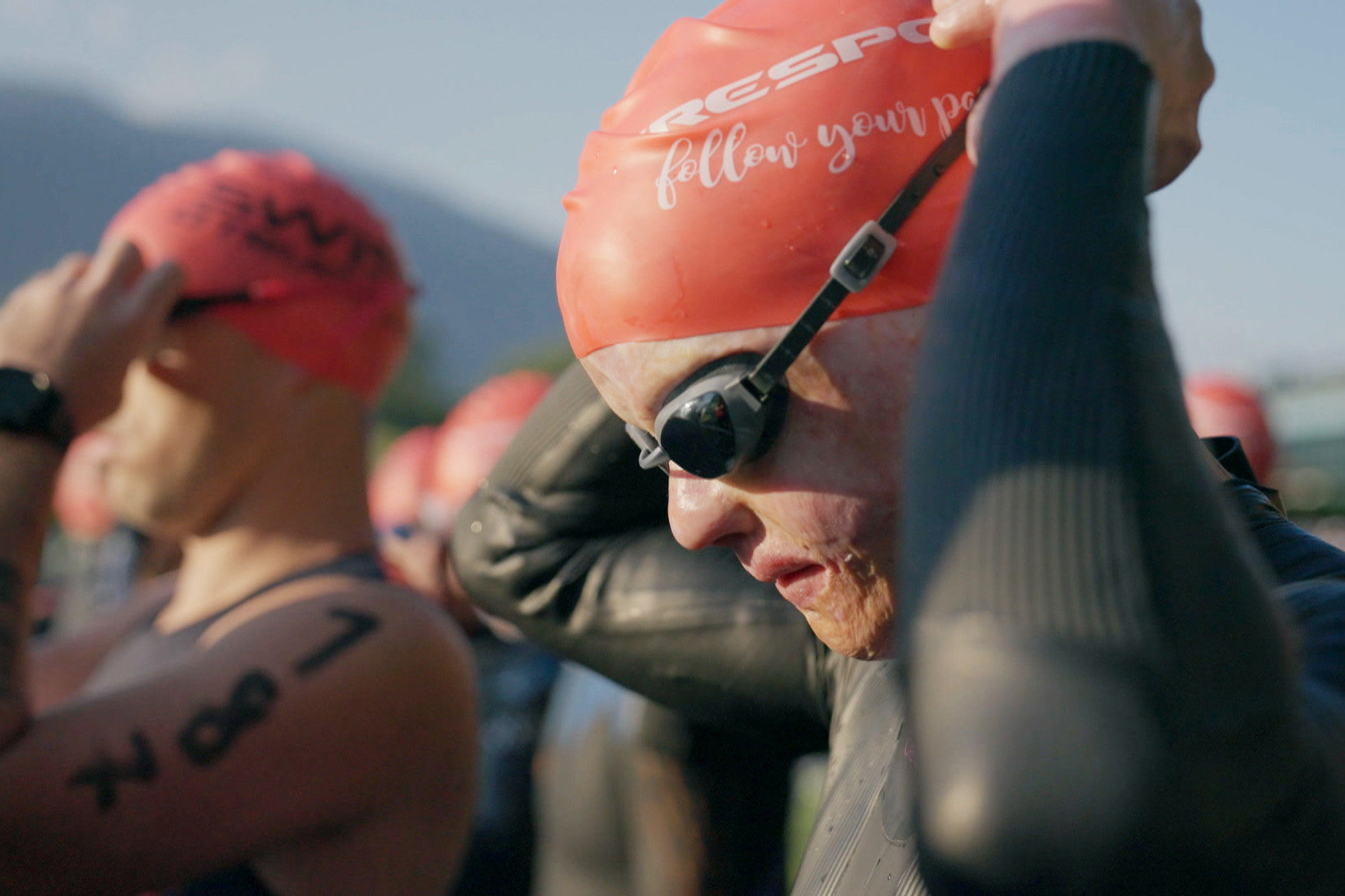 Reporter Narben – Philipps Kampf zurück ins Leben. Philipp Bosshard am Start des Triathlons in Locarno.