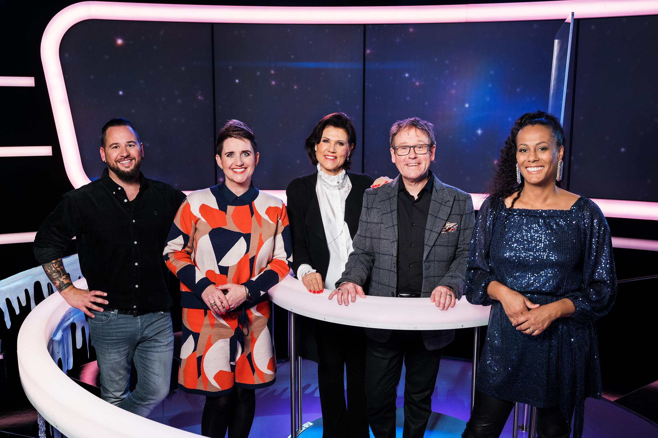 1 gegen 100 Winterspecial Trauffer, Steffi Buchli, Maja Brunner und Erich Vock mit Moderatorin Angélique Beldner 2022