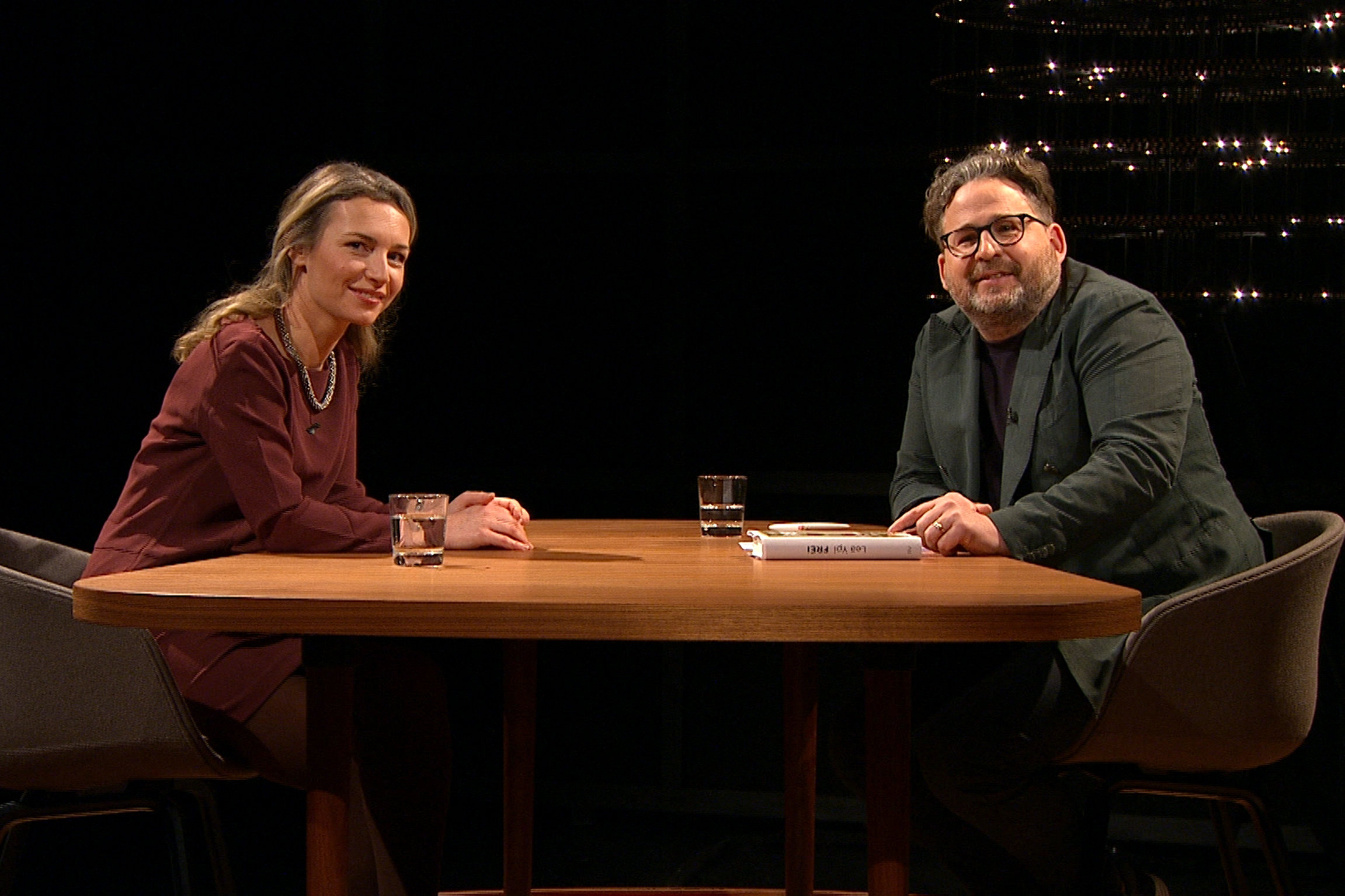 Sternstunde Philosophie Lea Ypi – Das Geheimnis der Freiheit Lea Ypi, Philosophin und Schriftstellerin und Moderator Wolfram Eilenberger