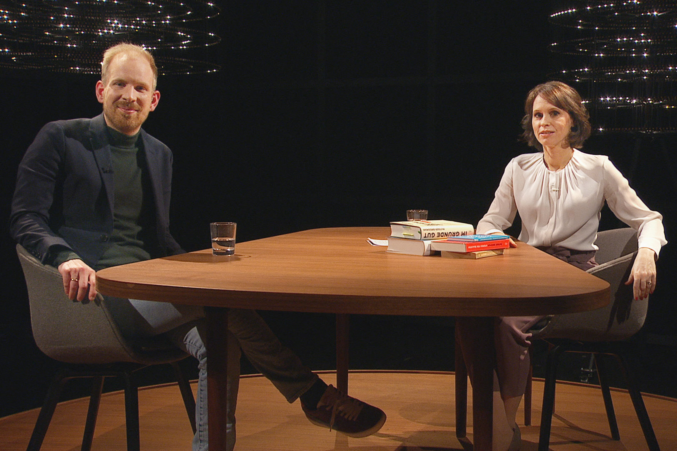 Sternstunde Philosophie Der gute Mensch von Rutger Bregman Rutger Bregman, Historiker und Moderatorin Barbara Bleisch
