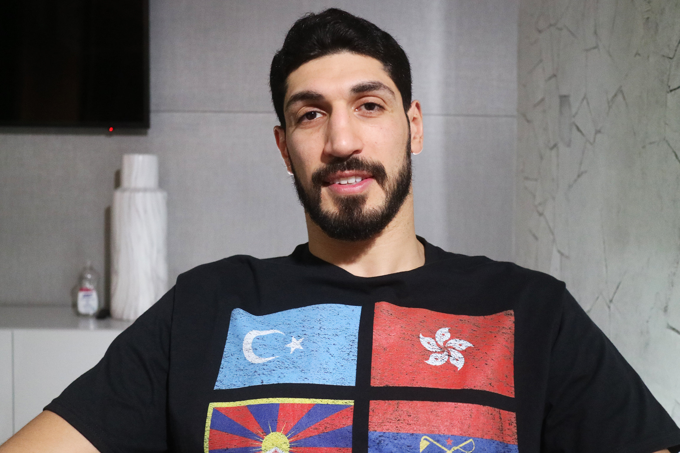 Reporter Enes Kanter Freedom – Der Preis der Freiheit «Es gibt wichtigere Dinge als Geld»: Enes Freedom über seinen Rausschmiss aus der NBA.