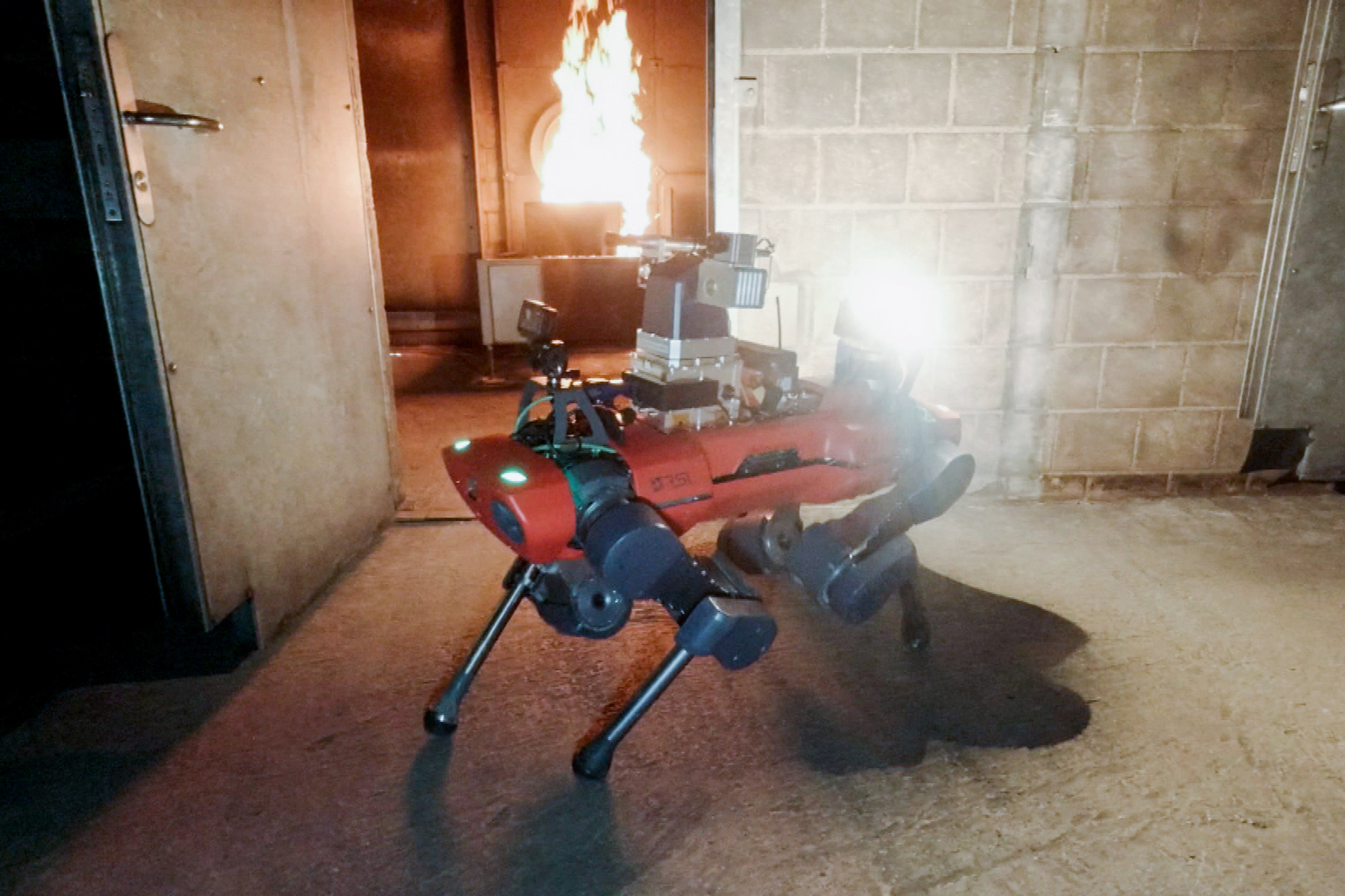 Einstein Wie Drohnen und Roboter Leben retten Drohne im Einsatz
