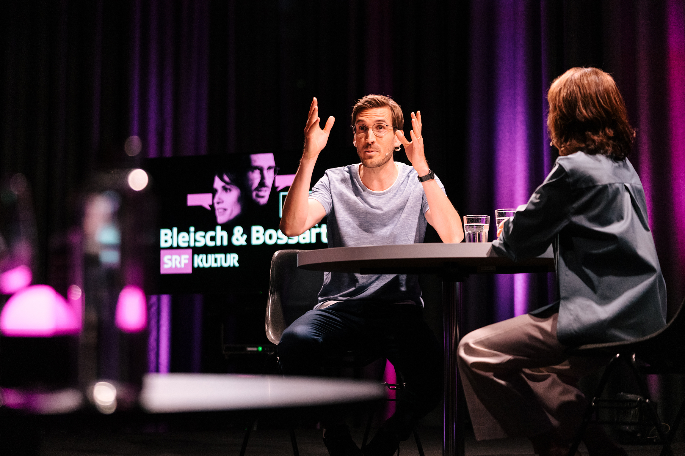 Bleisch & Bossard Beziehungsstatus kompliziert: Zwei neue Folgen von «Bleisch & Bossart» über Liebe und Beziehungen Yves Bossart und Barbara Bleisch im Gespräch 2022