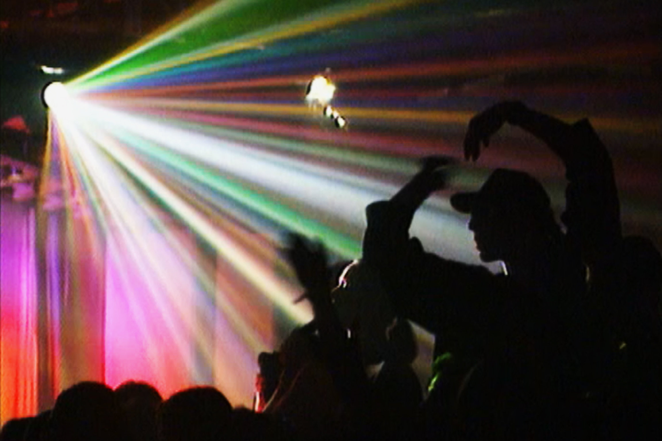 Sternstunde MusikRevolution Dancefloor – Die bewegende Geschichte der Schweizer ClubkulturDer Sog der Bässe, das Flirren der Lichter, das kollektive Sich-Treiben-Lassen: Die Magie der Party begeistert seit Generationen.Copyright: SRF