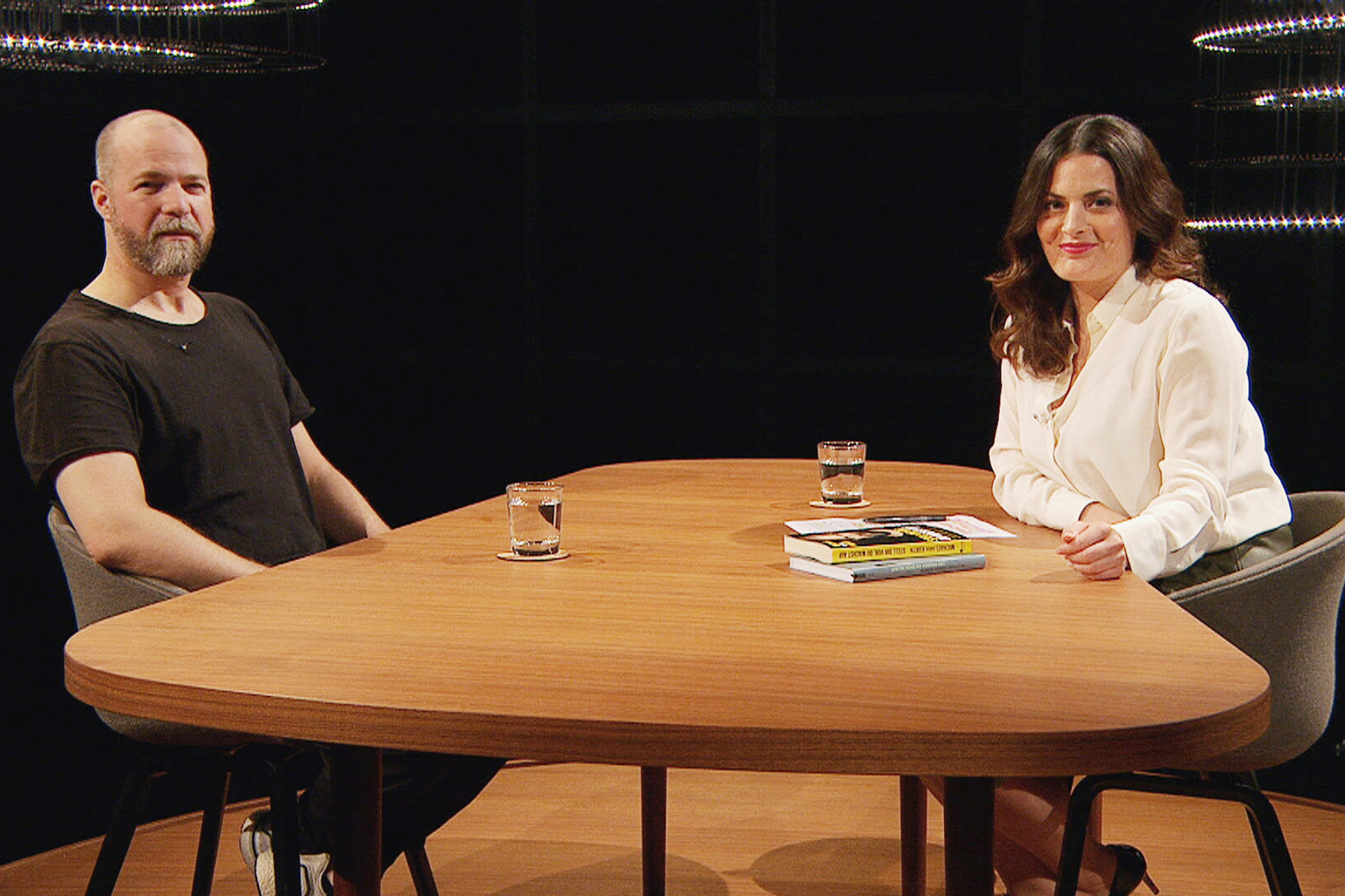 Sternstunde Religion Curse – Der meditierende Rapper Michael Curse und Moderatorin Olivia Röllin