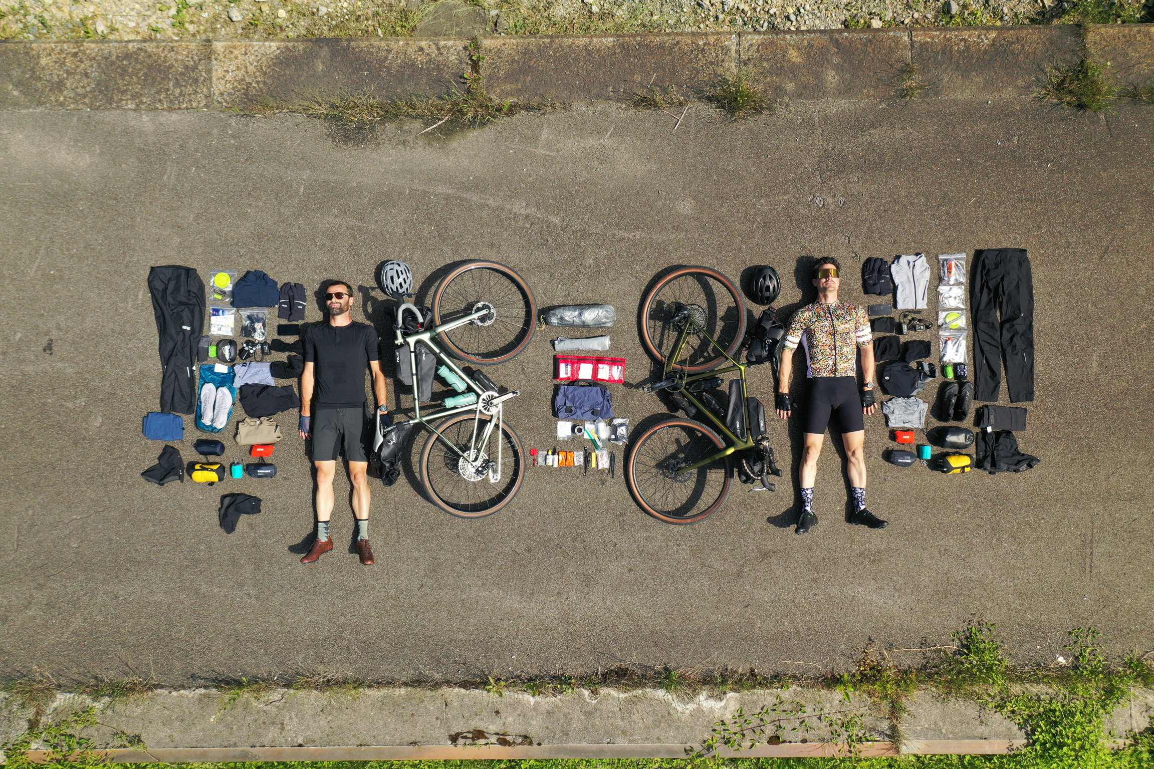 Einstein Bikepacking: Abenteuerreise auf dem Velo, Teil 1 Bikepacking ist Trend: Veloabenteuer mit leichtem Gepäck. Auch Tobias Müller (r.) geht auf grosse Tour.