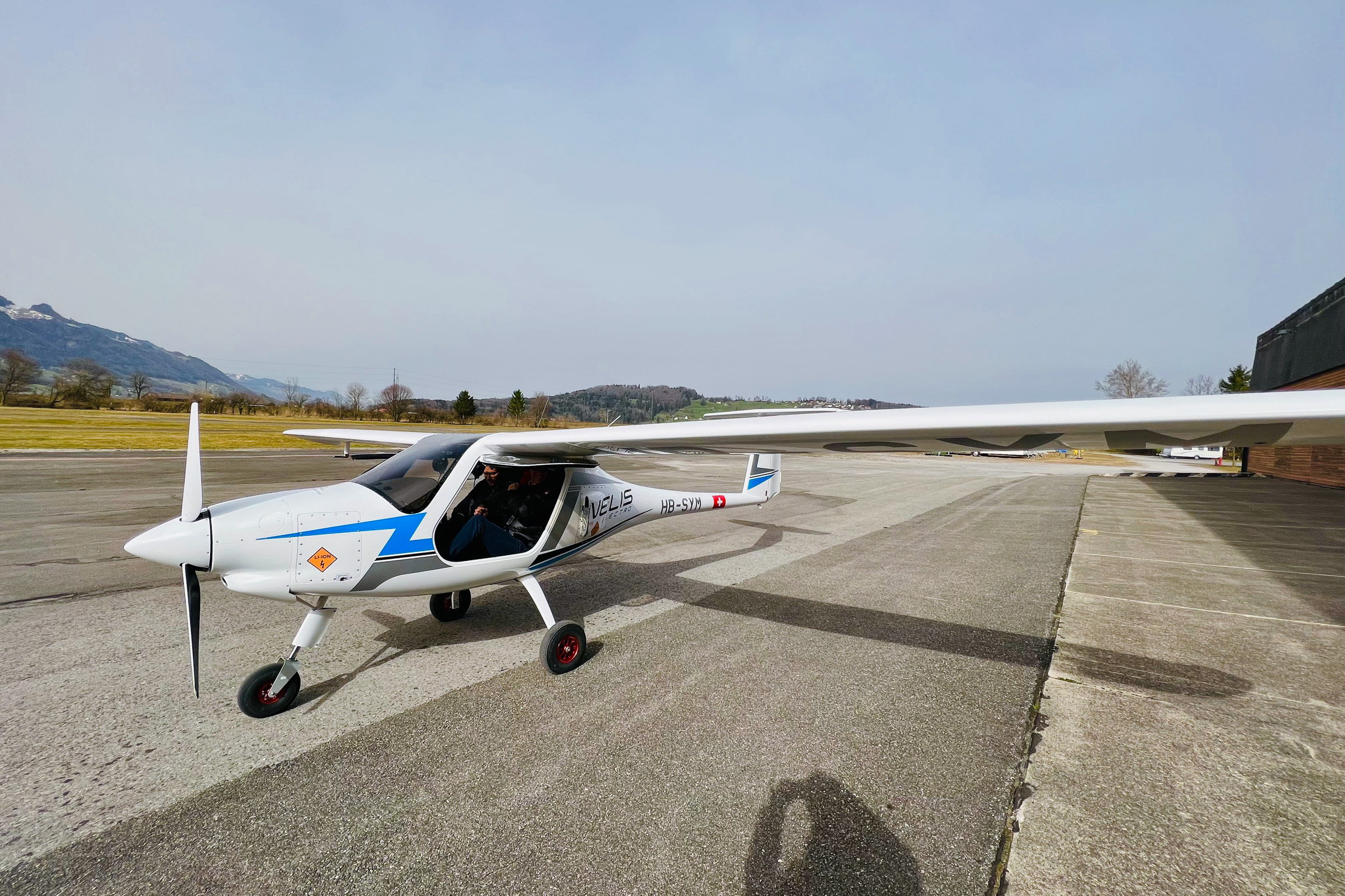 Einstein Fliegen wir in Zukunft elektrisch? Kleinflugzeug