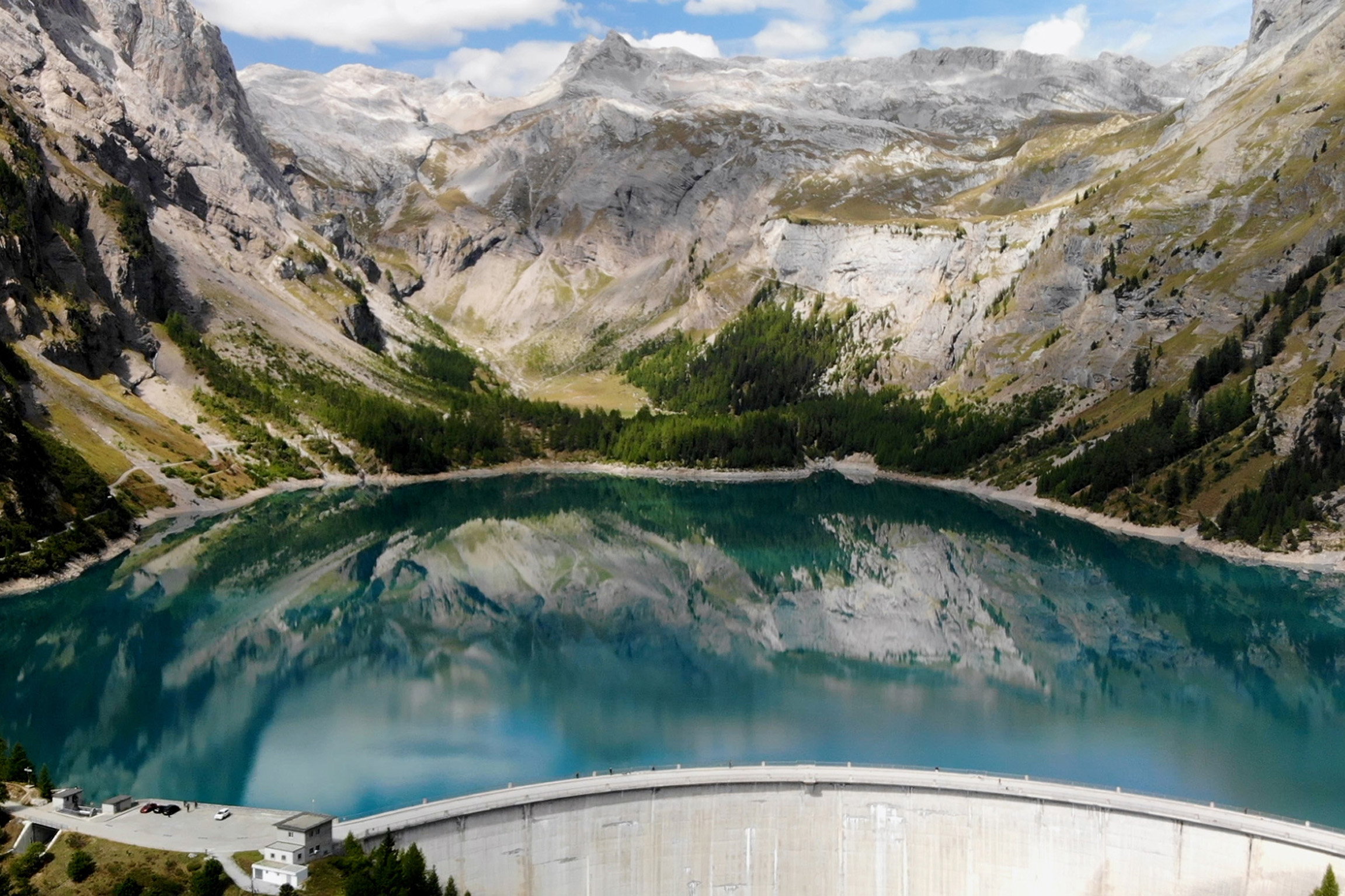 Einstein Kann die Forschung unser Wasser retten? Wasserkanppheit im Lac de Tseuzier