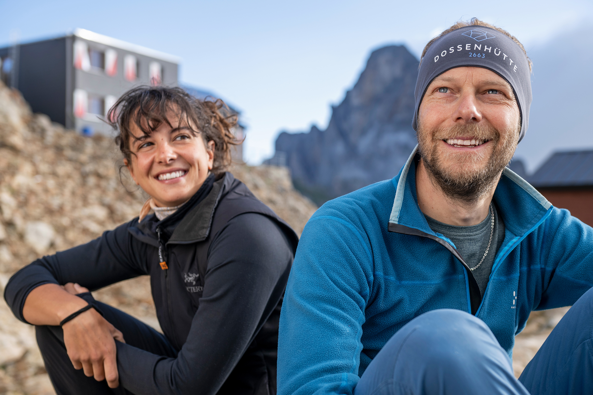 Dossenhütte: Hüttenhilfe Ronja Trachsler und Hüttenwart David Zweifel2022 Copyright: SRF/Adrian Baumann