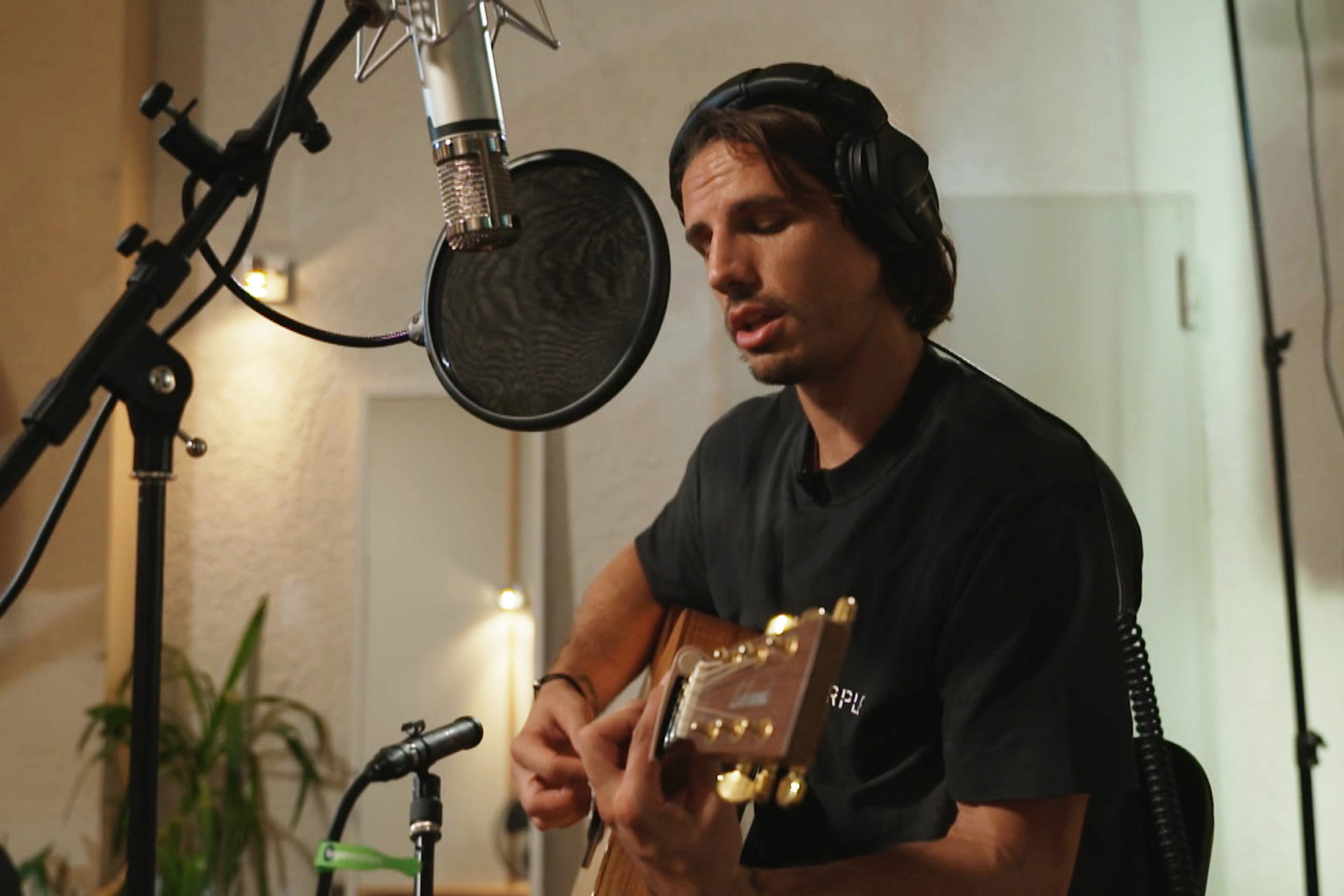 Yann Sommer – Out of the Box Yann Sommer im Tonstudio