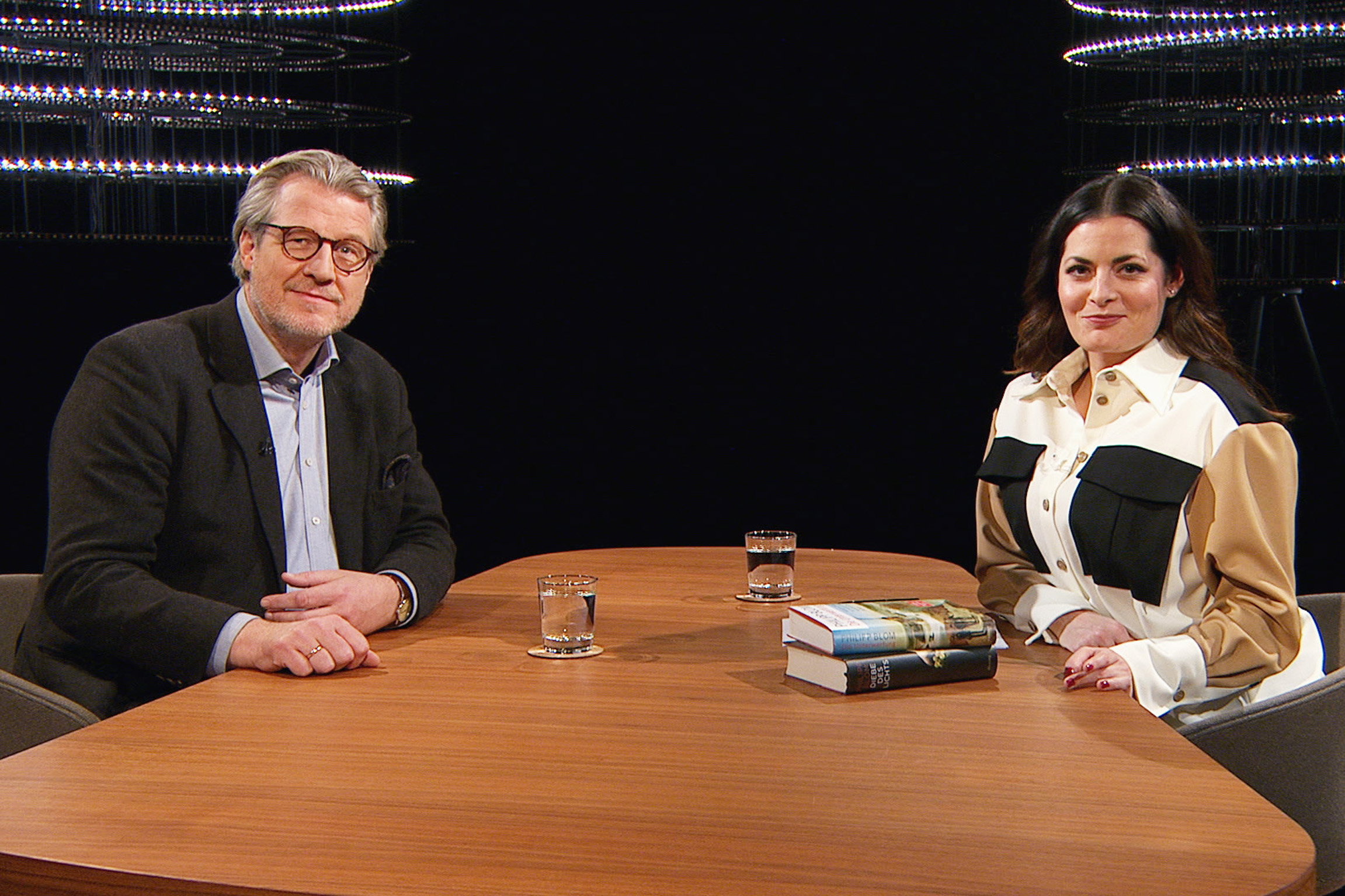 Sternstunde ReligionPhilipp Blom – Macht euch die Erde untertan?Philipp Blom, Historiker und Schriftsteller und Moderatorin Olivia RöllinCopyright: SRF