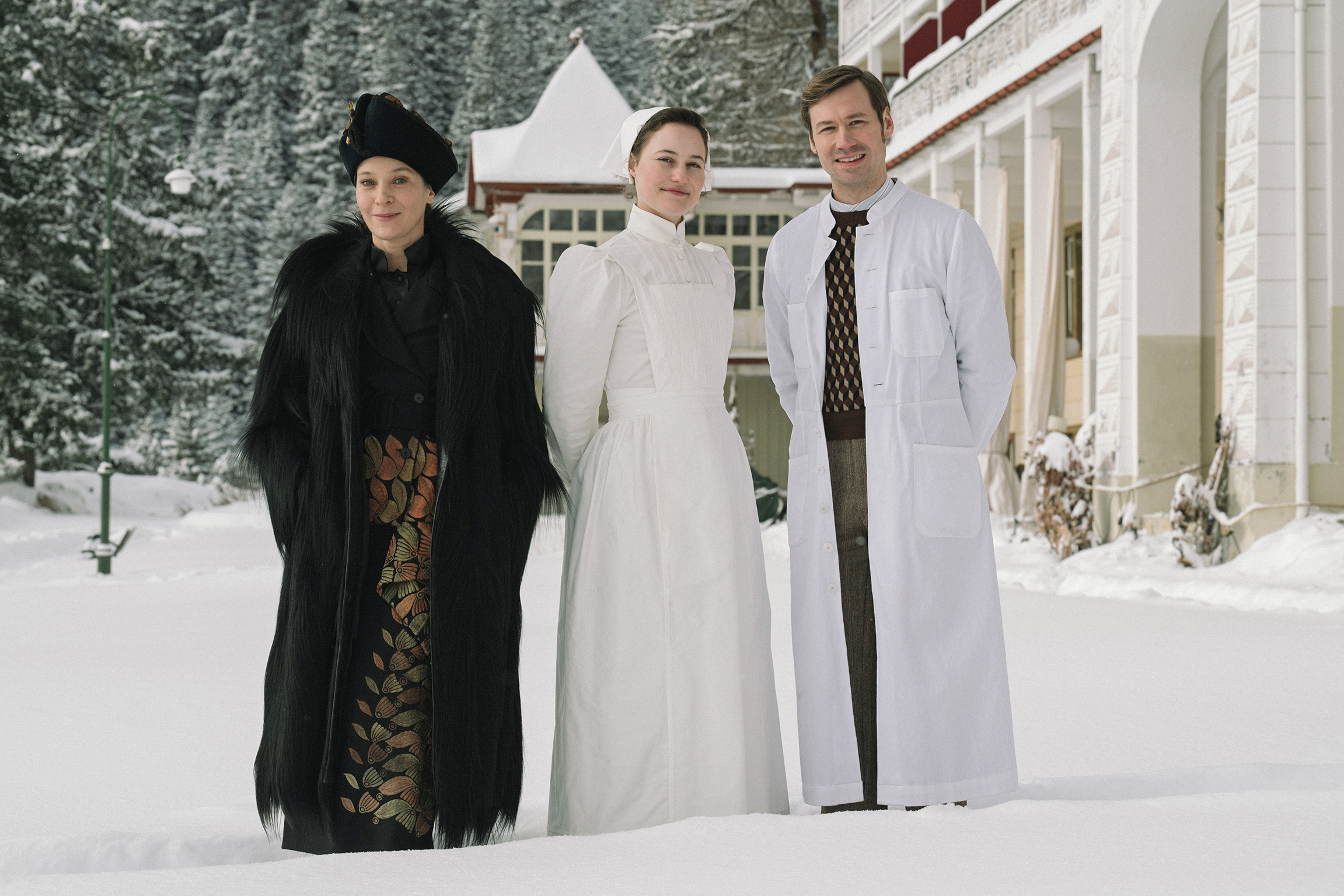 Drehstart für historische Dramaserie «Davos» in Davos Lancierungsbild Die Hauptdarsteller Jeanette Hain, Dominique Devenport und David Kross Copyright: SRF/Pascal Mora