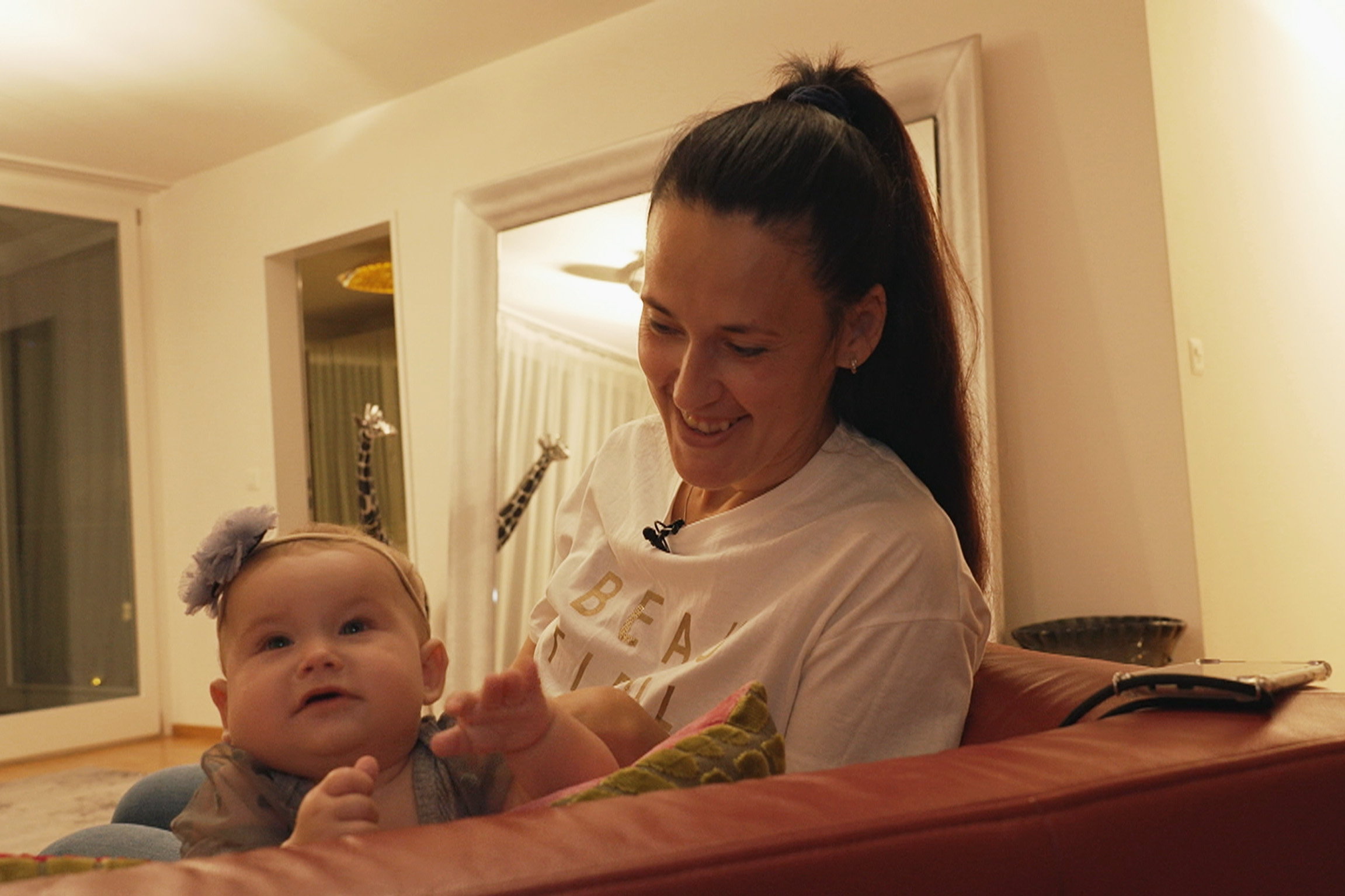 SRF DOKGeflüchtet aus der Ukraine – Ein Jahr in der SchweizAnja ist hoch schwanger aus der Ukraine geflüchtet und hat hier ihr Kind geboren.Copyright: SRF