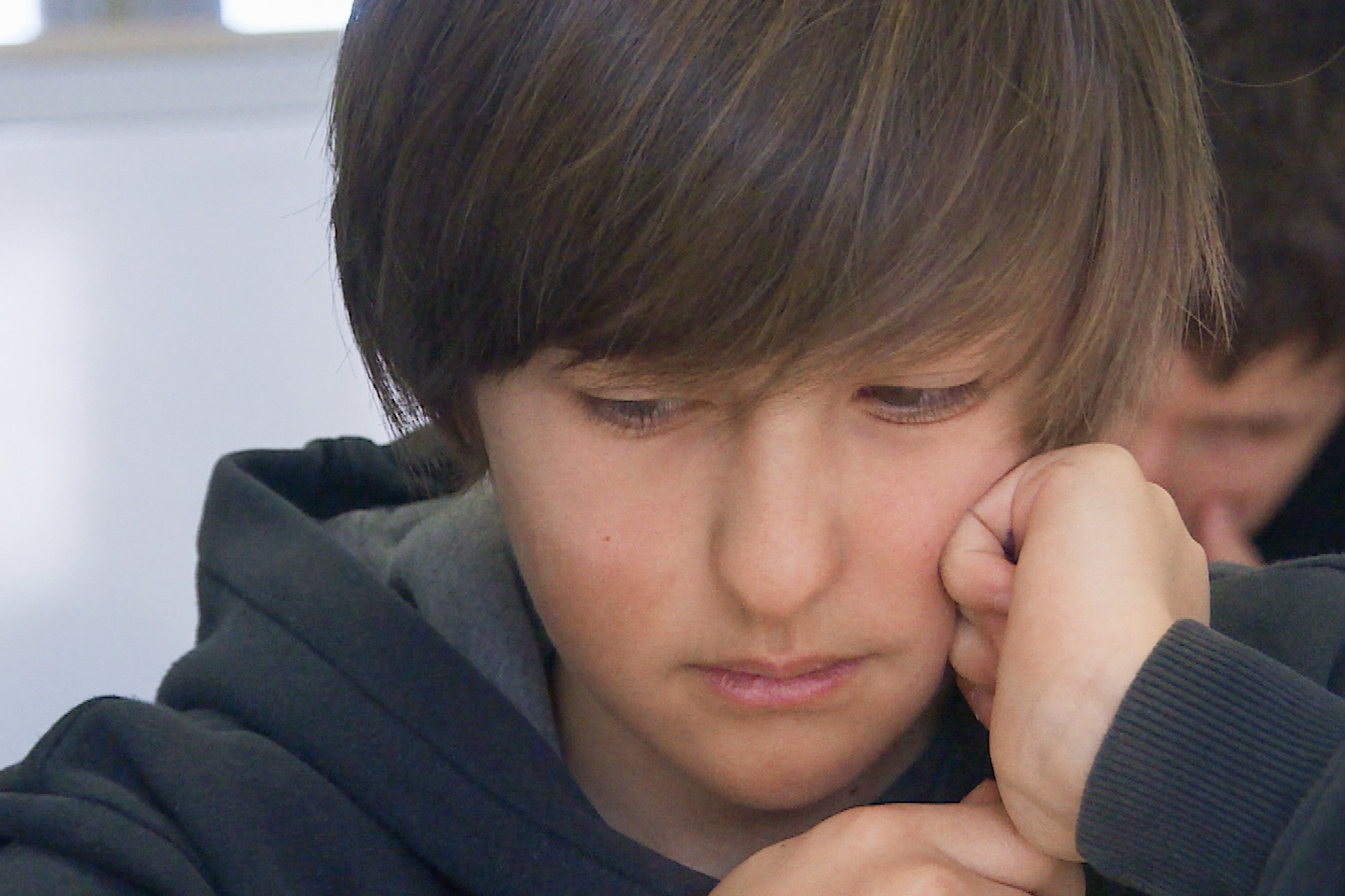 ReporterAutismus und Schule – (K)eine LiebesbeziehungFür Nino, 12, war der Alltag in der Regelschule unerträglich.Copyright: SRF