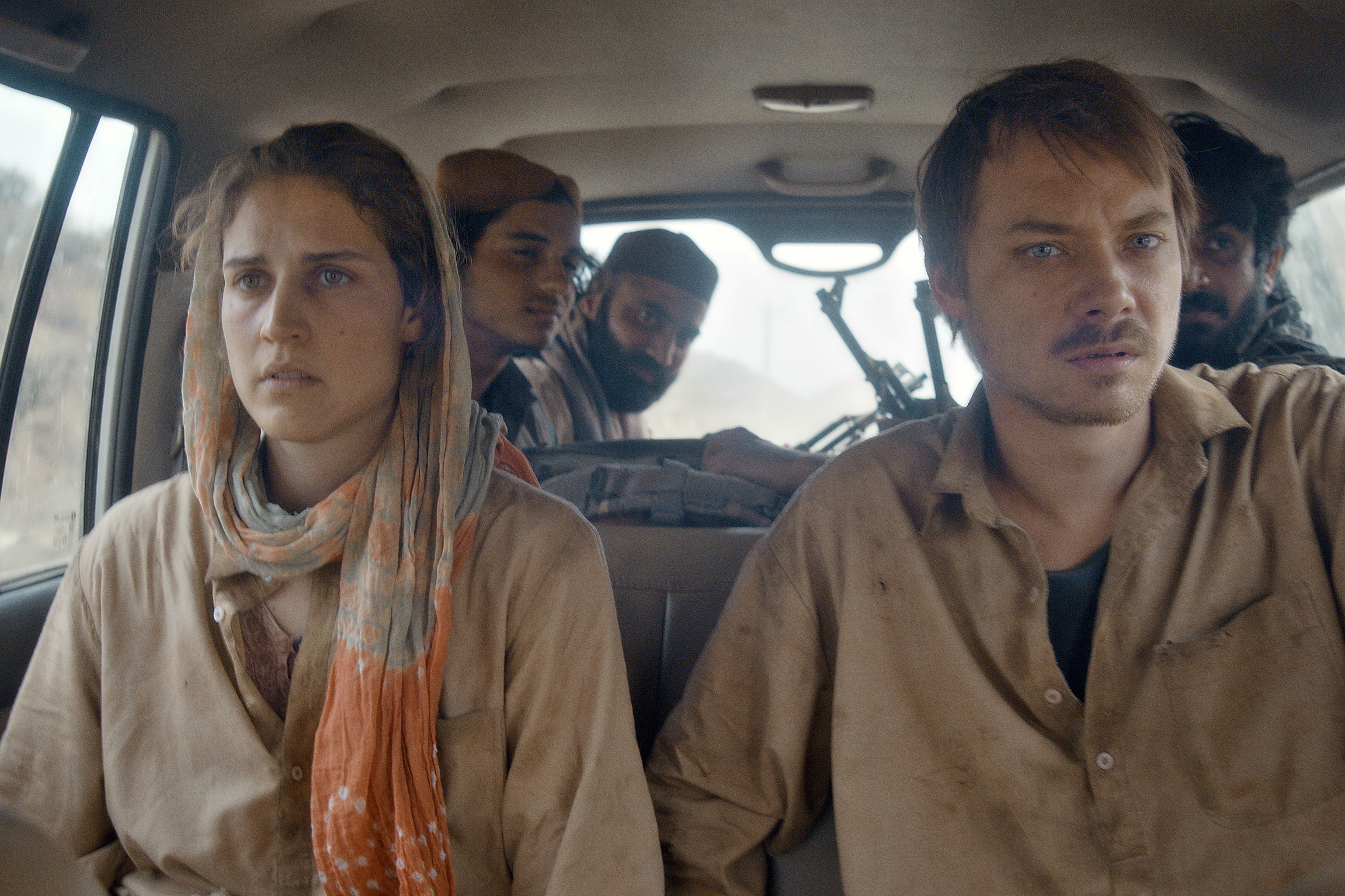 Und morgen seid ihr totEntführt von den Taliban: Morgane Ferru als Daniela, Sven Schelker als DavidCopyright: SRF/Zodiac Pictures