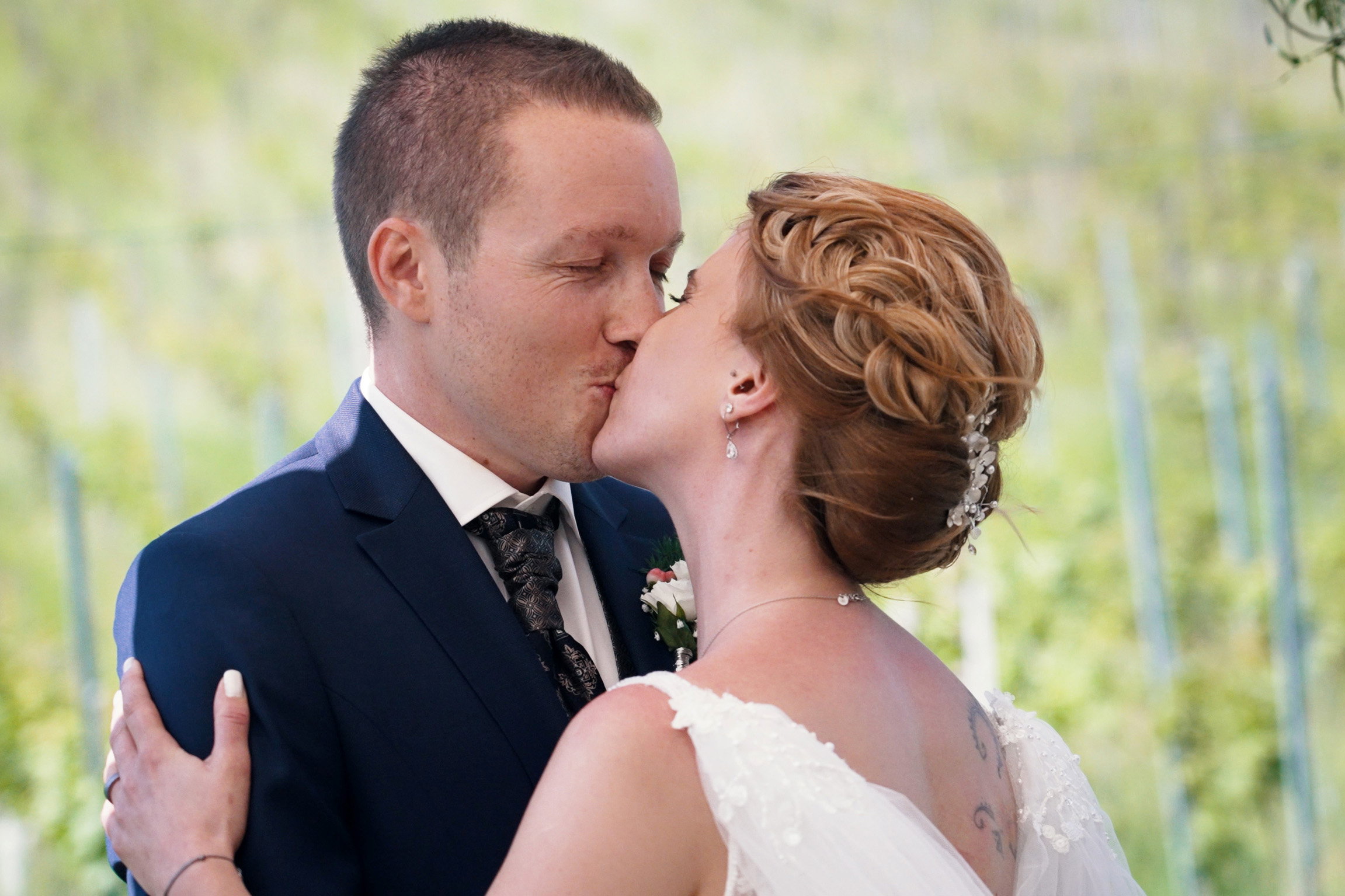 rec.Heiraten – Warum halten Millennials an der Tradition fest?René und Simone: Kuss an der HochzeitCopyright: SRF