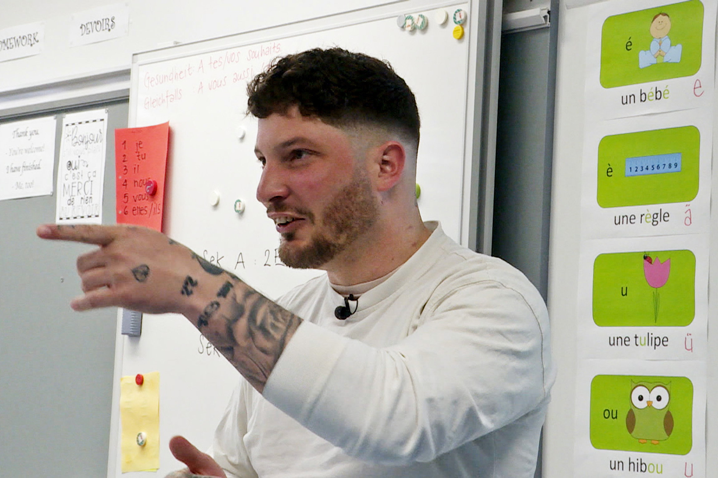 ReporterJung und kriminell – Ex-Häftling Ilias Schori klärt auf Vom Saulus zum Paulus: Ex-Häftling Ilias Schori (30) klärt an Schulen und in Heimen über die Folgen von Jugendkriminalität auf.Copyright: SRF