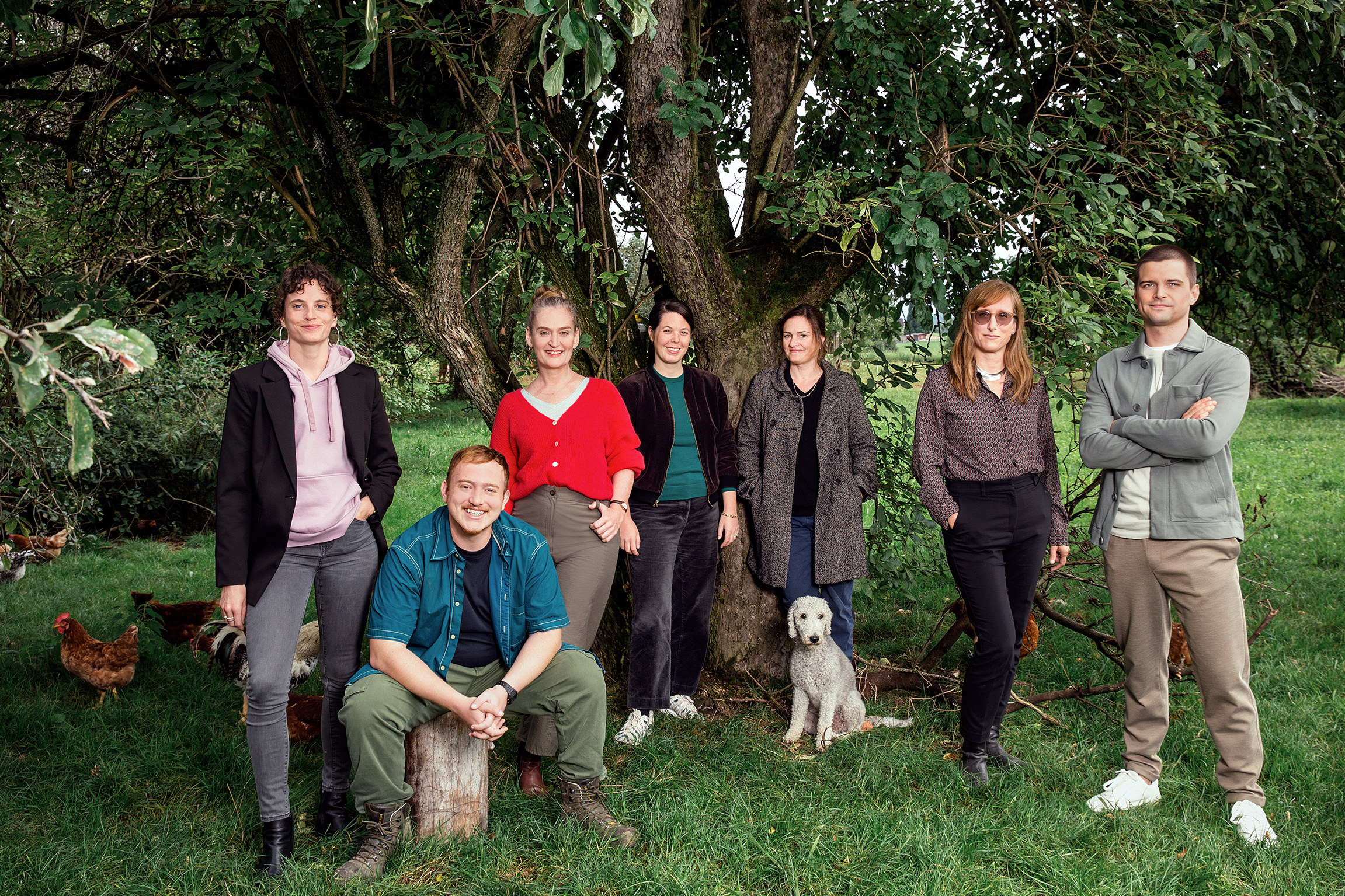 NeumattStaffel 3Lancierungsbildv.l. Sophie Hutter, Jérôme Humm, Rachel Braunschweig, Cosima Frei (Regisseurin) , Bettina Oberli (Regisseurin), Marianne Wendt (Showrunnerin) und Julian Koechlin.2023Copyright: SRF/Sava Hlavacek