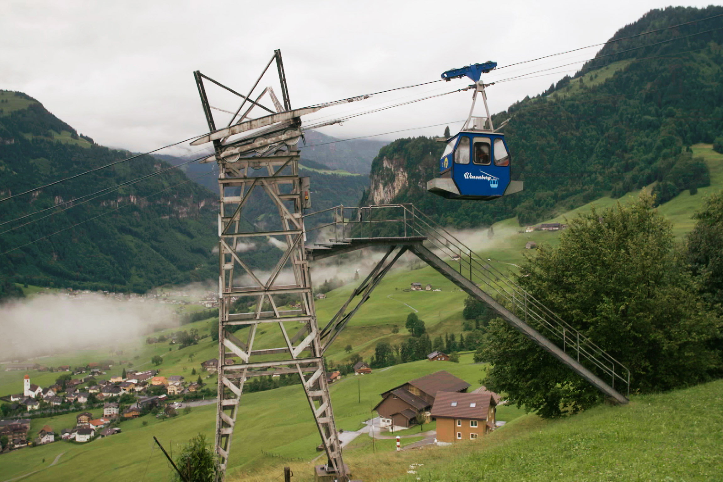 SRF DOKUnsere kleine Seilbahn – Von Heimatgefühlen und KampfgeistDie Wiesenbergbahn – drei Zwischenstationen auf zwei Kilometern LängeCopyright: SRF