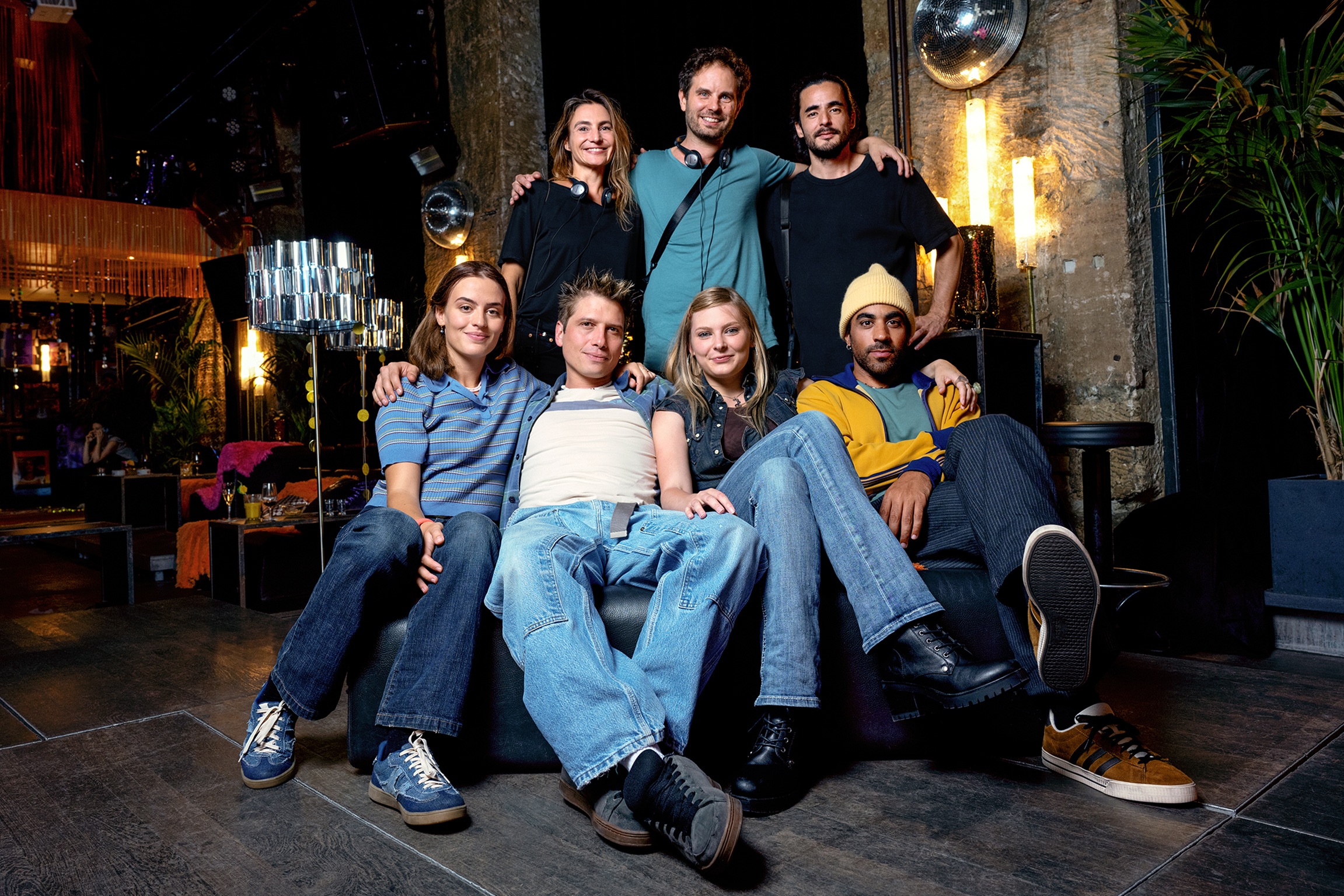 MindblowLancierungsbildhinten,  v.l.: Produzentin Sophie Toth, Headautor und Regisseur Eric Andreae, Director of Photography Fabian Kimoto.vorne,  v.l.: Sylvie Marinkovic als Sandra Belart, Dimitri Stapfer als Markus Birri, Helen Wills als Eva Birri, Kay Kysela als Robin Ayden.2023Copyright: SRF/Pascal Mora