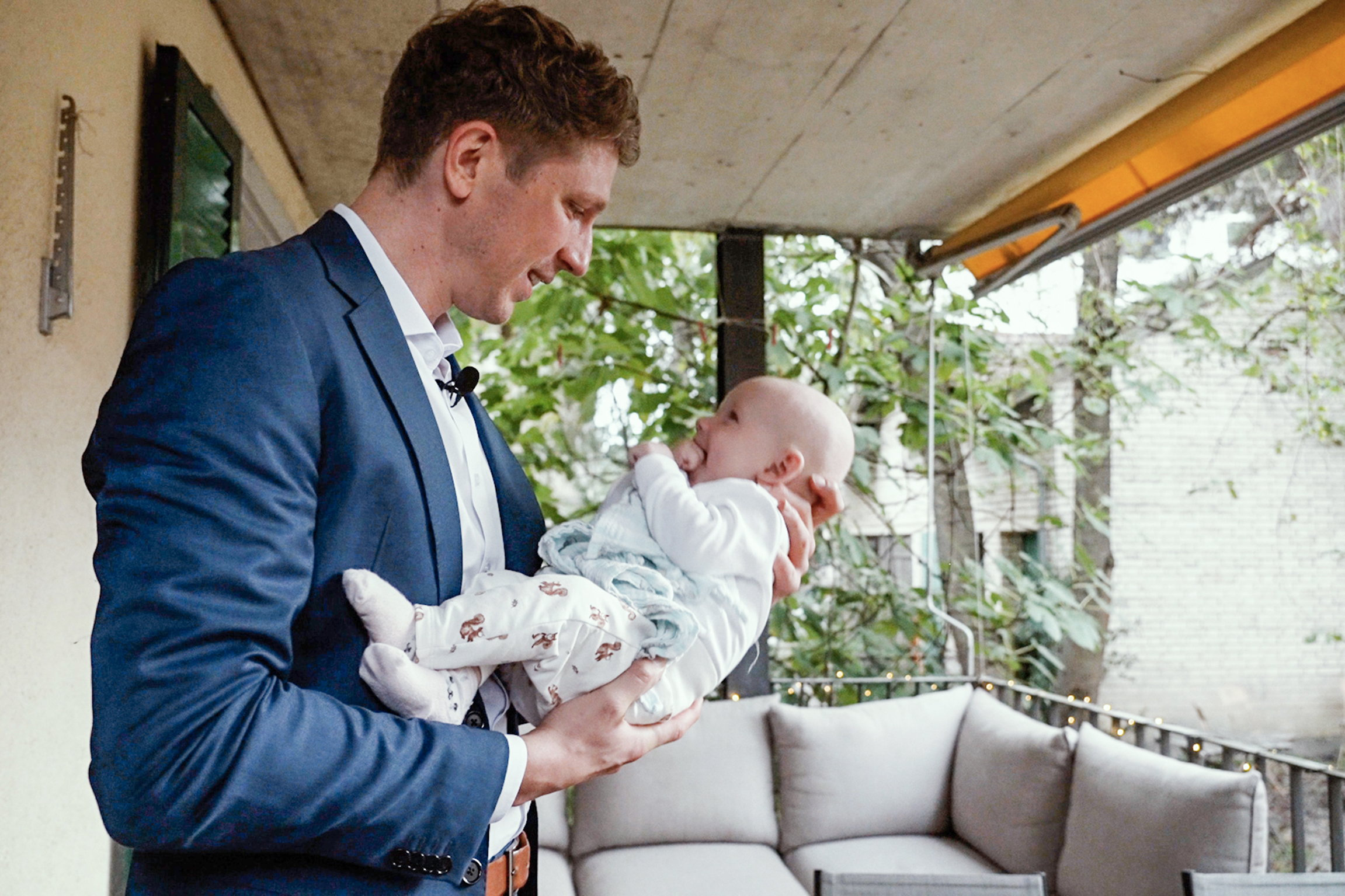 rec.Berufstätige Väter – Angst vor dem Karriereknick?Philipp mit seinem BabyCopyright: SRF