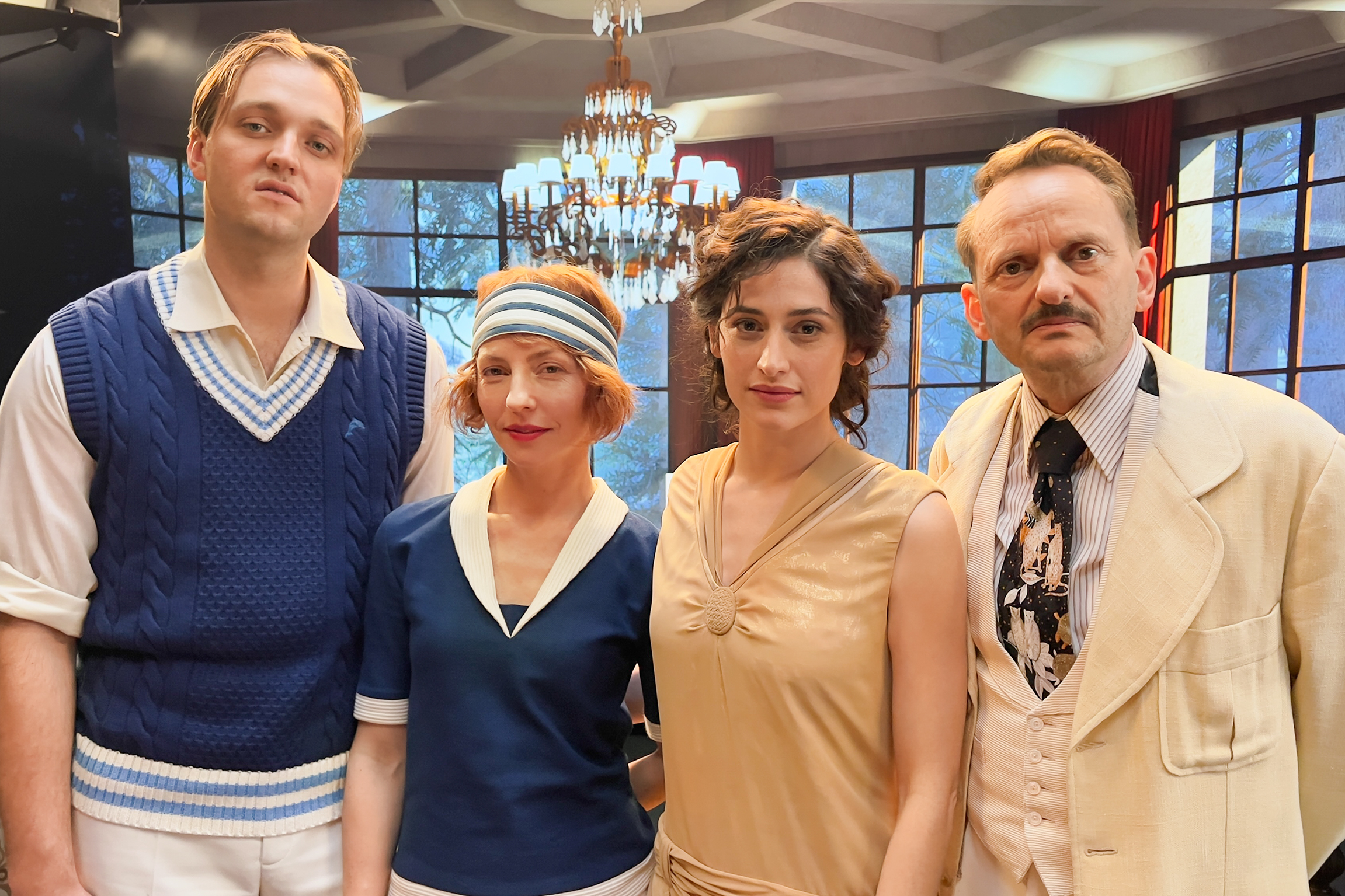 LiliLancierungsbildDas Ensemble von v.l.n.r.: Jan Bülow als Paul, Katharina Schüttler als Cissy, Deleila Piasko als Lili und Milan Peschel als Dorsday.2023Copyright: SRF/Okoflm Productions GmbHin Koproduktion mit SRF und SRG SSR sowie Prestige Films (London)