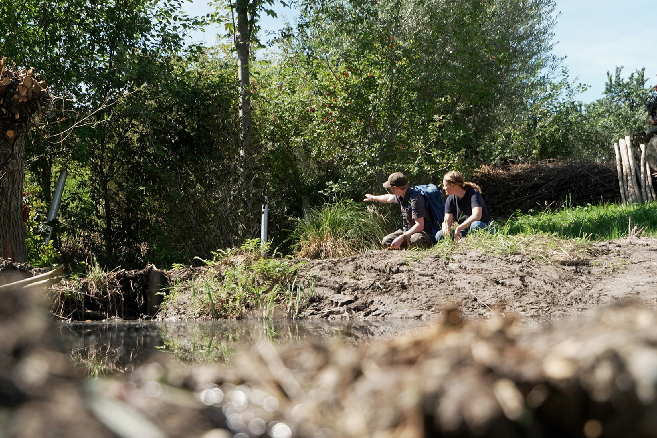 EinsteinZu trocken, zu heiss: Schweizer Böden brauchen mehr WasserDas fehlende Wasser im Boden wird immer mehr zum Problem.Copyright: SRF