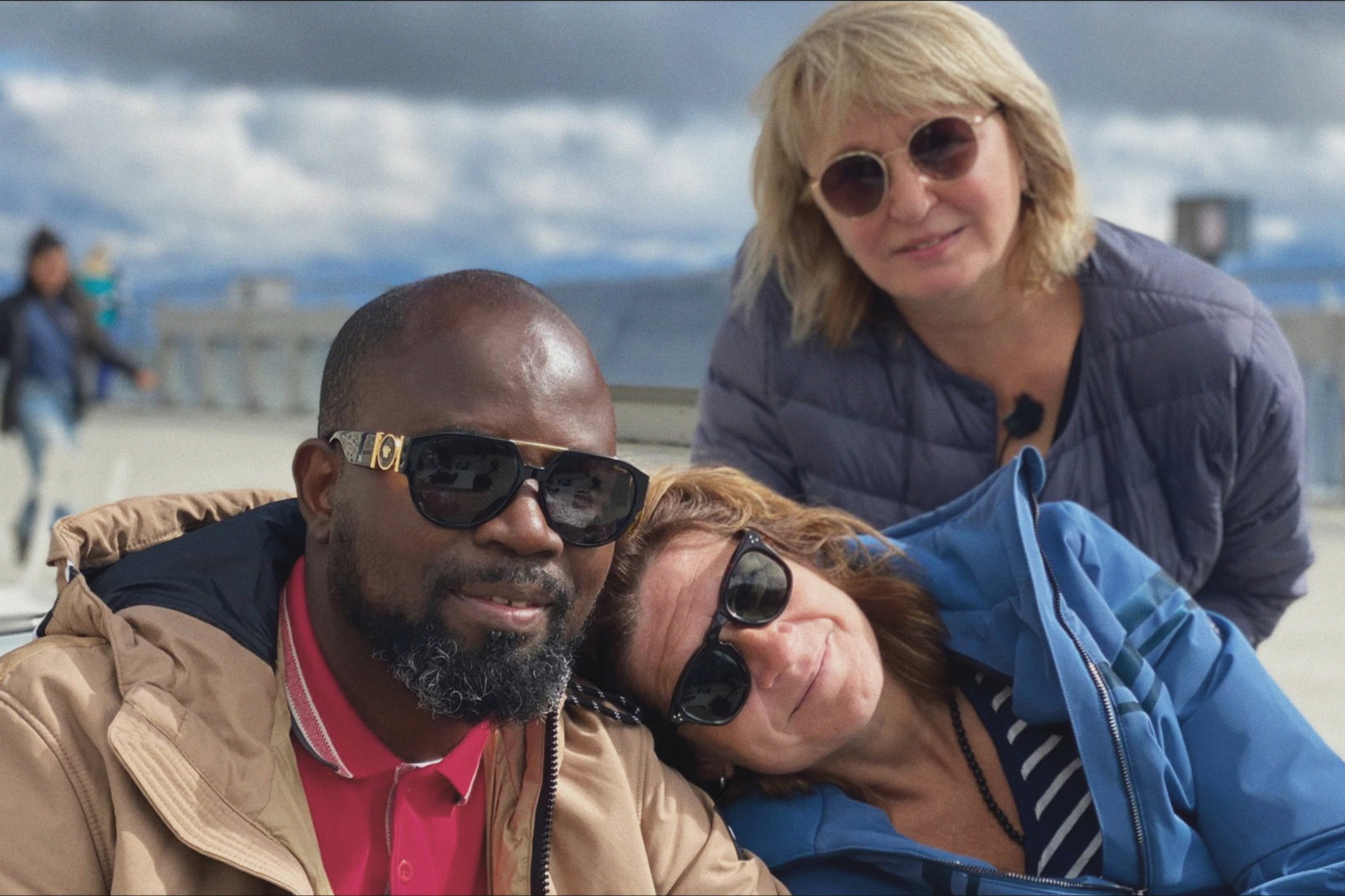 Sternstunde ReligionWunder Nummer 71Nathalie Basteyns hat seit zehn Jahren Multiple Sklerose, und sie hat genug davon. Zusammen mit einer Freundin und ihrem Pfleger begibt sie sich auf einen Road-Trip nach Lourdes.Copyright: SRF/De Mensen