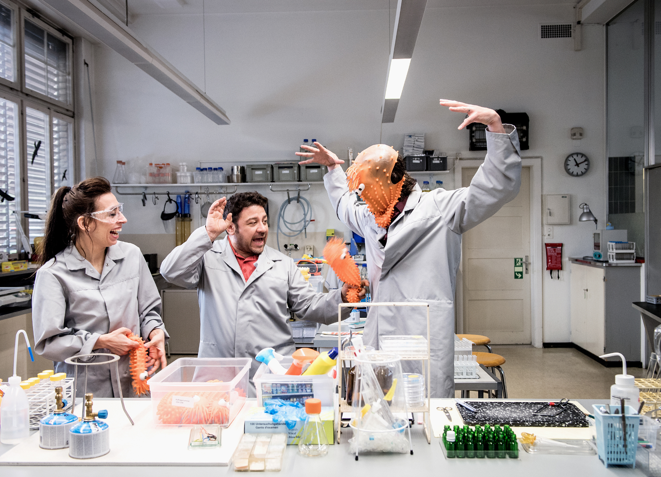 SeitentriebeSRF Serie 4 Kindsköpfe an der Arbeit: Carol Schuler (Gloria), Leonardo Nigro (Heinz) Nicola Mastroberardino (Gianni)