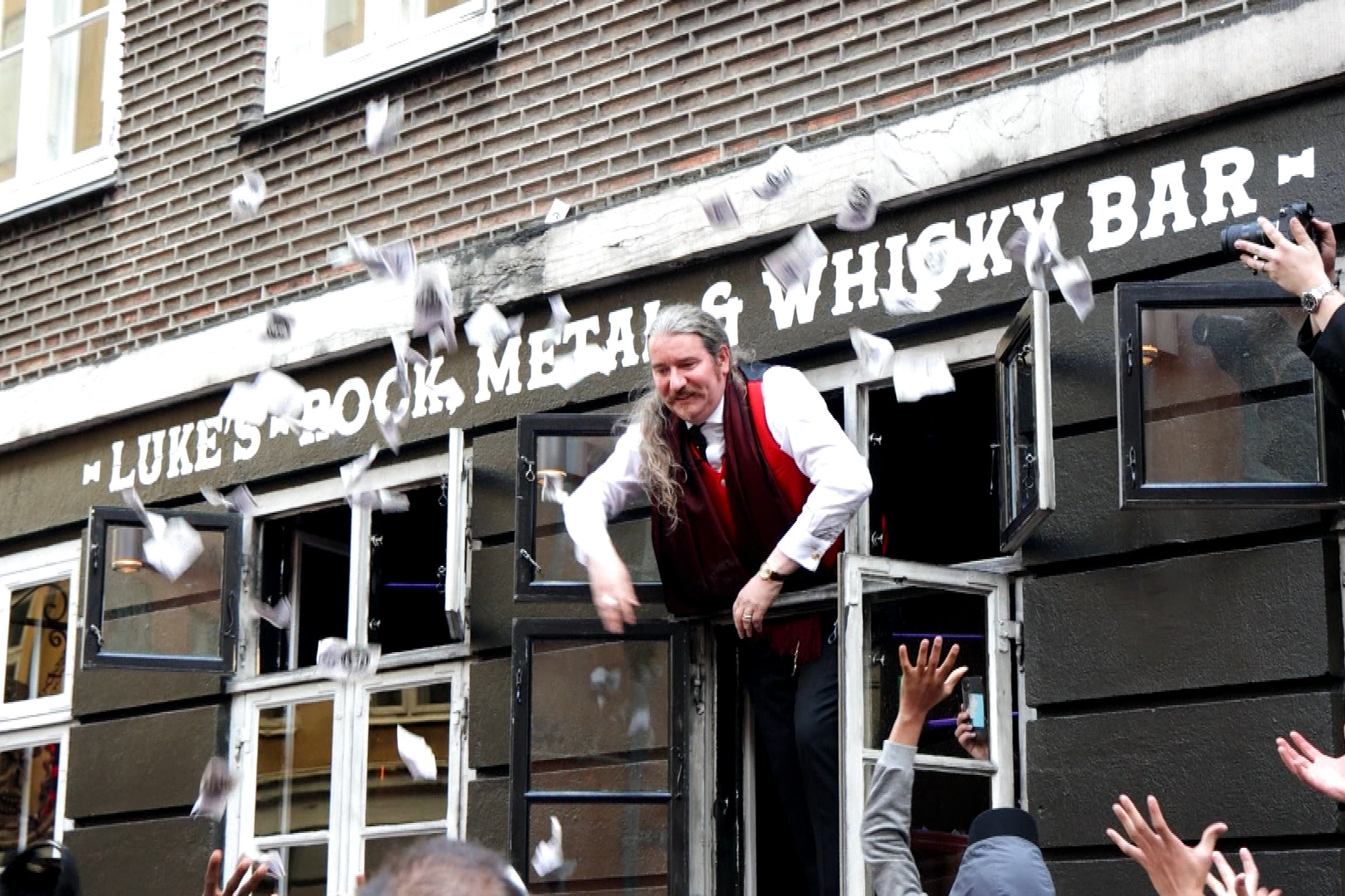 Reporter»: Mit Bitcoin reich geworden – So lebt es sich als Millionär -  Medienportal - SRF