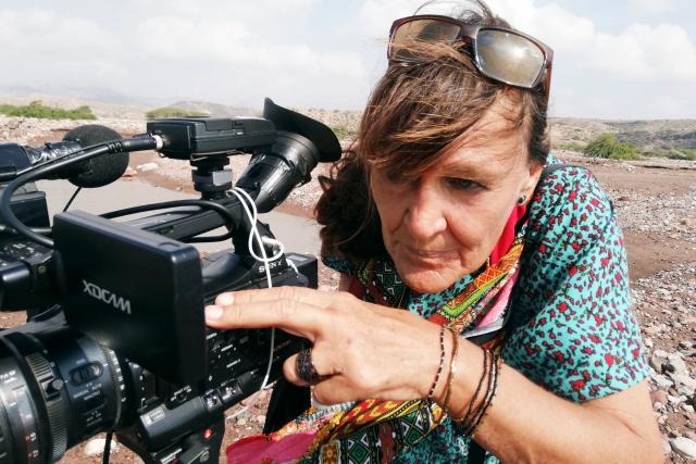 Reporter Eine Lebenskünstlerin in Afrika - Risikoleben in Djibouti Cornelia Frey dreht mit Einheimischen in Djibouti eine Doku-Soap