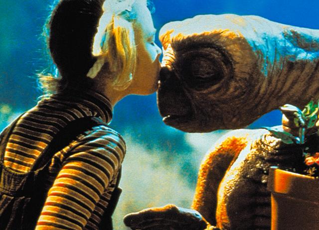 E.T. - Der Ausserirdische Tiefe Freundschaft: Drew Barrymore als Gertie (l.)