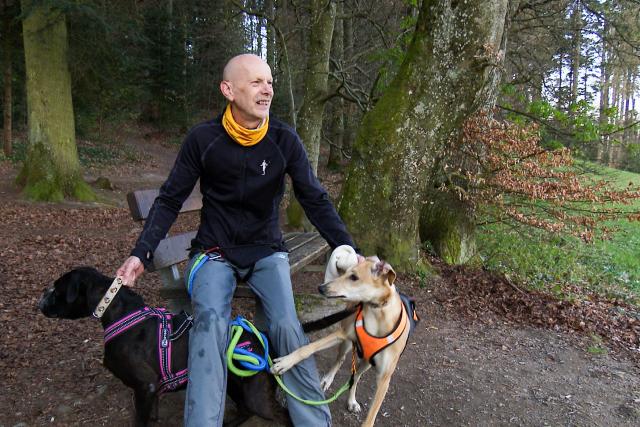 DOK Im Banne von Covid-19 Die Schweiz im Ausnahmezustand Daniel Koch, oberster Seuchenbekämpfer beim Bund, erholt sich mit seinen Hunden