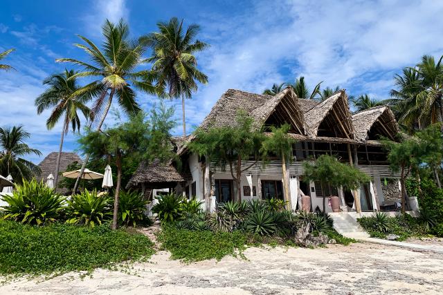 Hin und weg - Staffel 3 (2020)Sansibar Zuhause unter Palmen: Nicole Pavlin lebt mit ihrer Familie direkt am Strand.