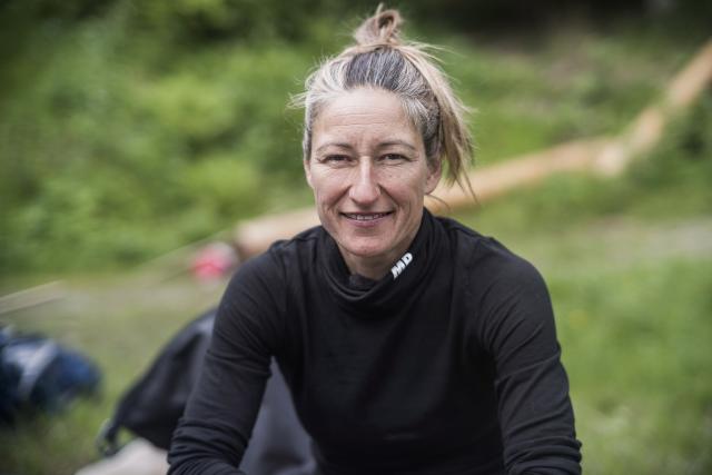 SRF bi de Lüt - z'Alp Staffel 1 Flavia Brüesch hatte die Idee. Sie liebt das Nomadenleben und möchte dass es wieder möglich ist in der Schweiz mit Tieren zu Fuss unterwegs zu sein.2020Copyright: SRF