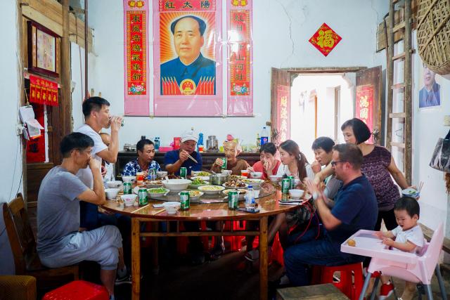 SRF DOK-Serie: Mein anderes China Folge 2 Bei der Familie meiner Haushälterin Changyun Geng auf dem Land in der Provinz Anhu