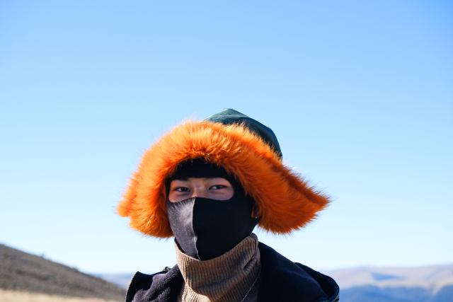 SRF DOK-Serie: Mein anderes China Folge 3 Hirte auf Hochplateau schützt sich gegen die Kälte