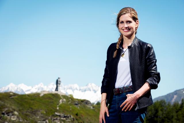 Schweiz aktuell am Simplon - Sommergeschichten entlang der Passstrasse Moderatorin Sabine Dahinden auf dem Simplon-Pass