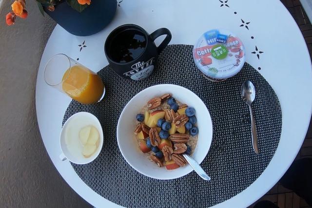 SRF Sport «hautnah» Ernährung Para-Sprinterin Abassia Rahmani frühstückt auf ihrem Balkon