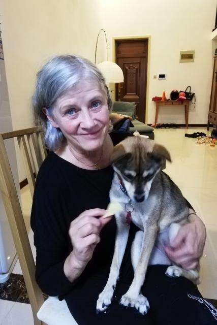 SRF bi de Lüt - Heimweh Cécile Ottiger (61) aus Oberuzwil (SG) mit ihrem Hund, der unbedingt von China in die Schweiz zurückkommen muss
