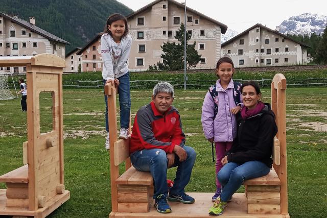 SRF bi de Lüt - Heimweh Graziella Ramponi (37) und ihr Mann Kan (46) mit den Kindern Felicia (6) und Naari (9)