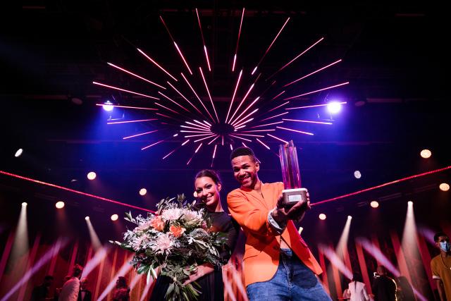 Darf ich bitten? - Stars tanzen durch die Zeit Finalsendung vom 17.10.2020 Siegerbild: Jesse und sein Tanzcoach Flavia Landolfi