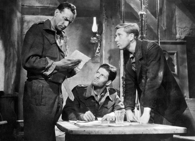 Die letzte Chance Planen die Flucht in die Schweiz: Ewart G. Morrison als Major Telford, John Hoy als Leutnant John Halliday, Ray Reagan als Sgt. James R. Braddocks