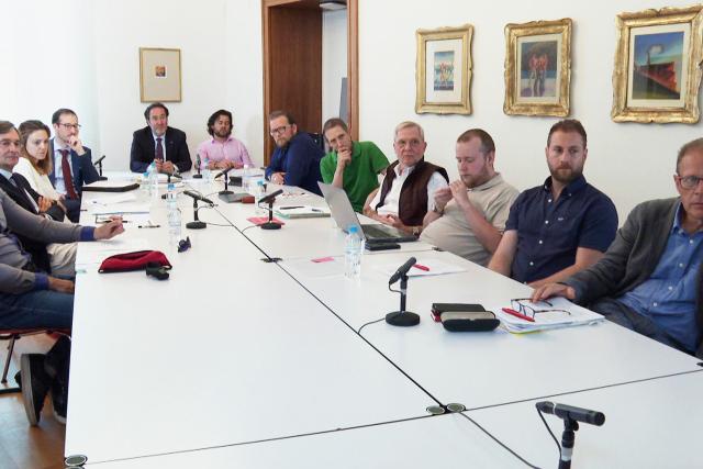 DOK-Serie: Schweizer machen Folge 1-4 Einbürbgerungskommission Lugano 2020